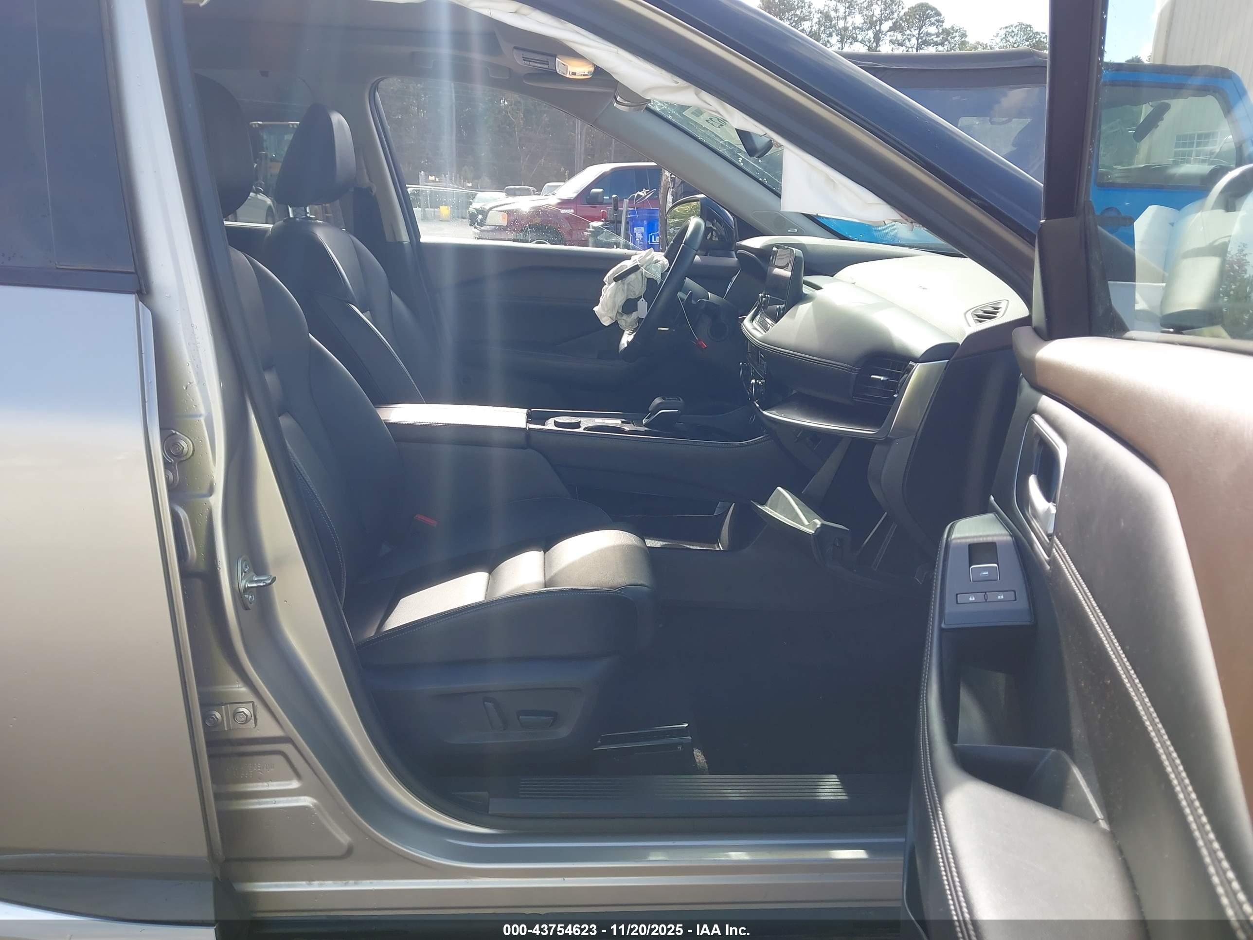 NISSAN ROGUE image 5