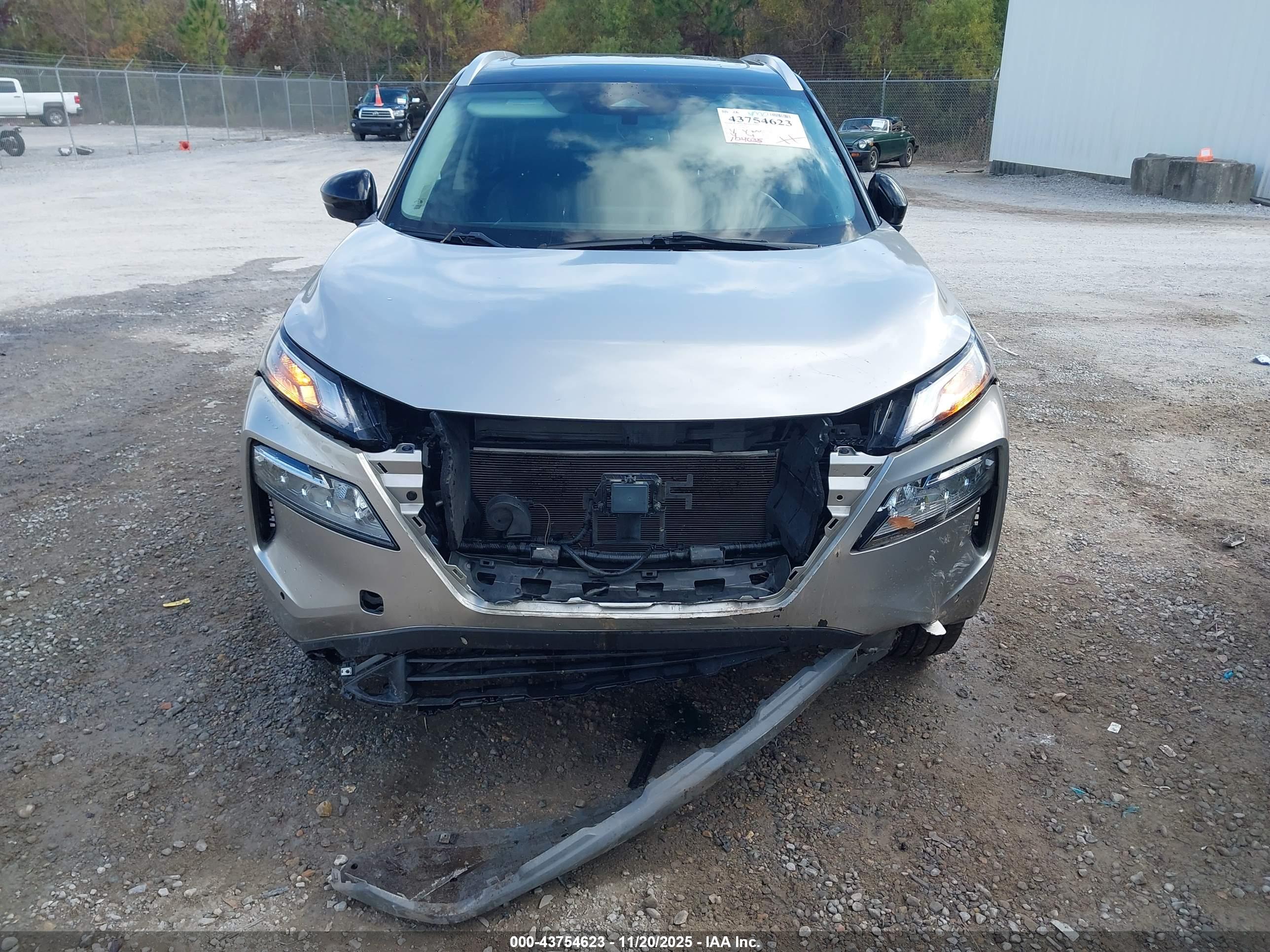NISSAN ROGUE image 6