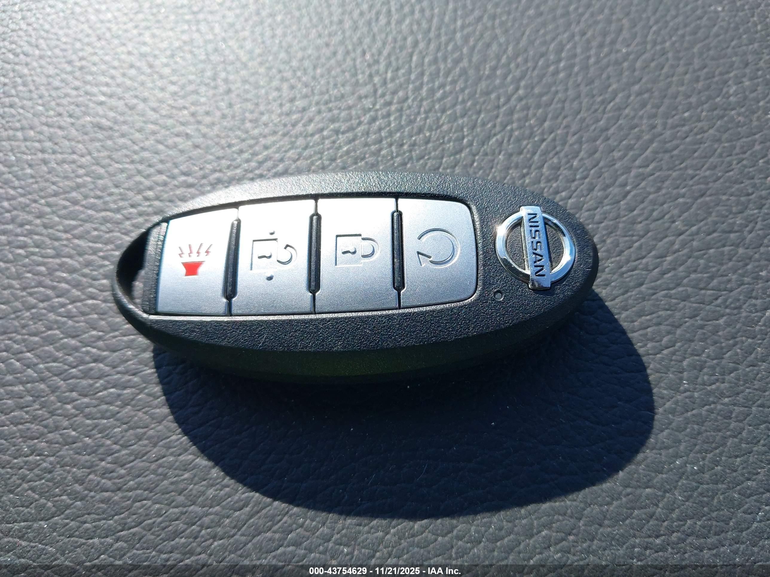NISSAN ROGUE image 11