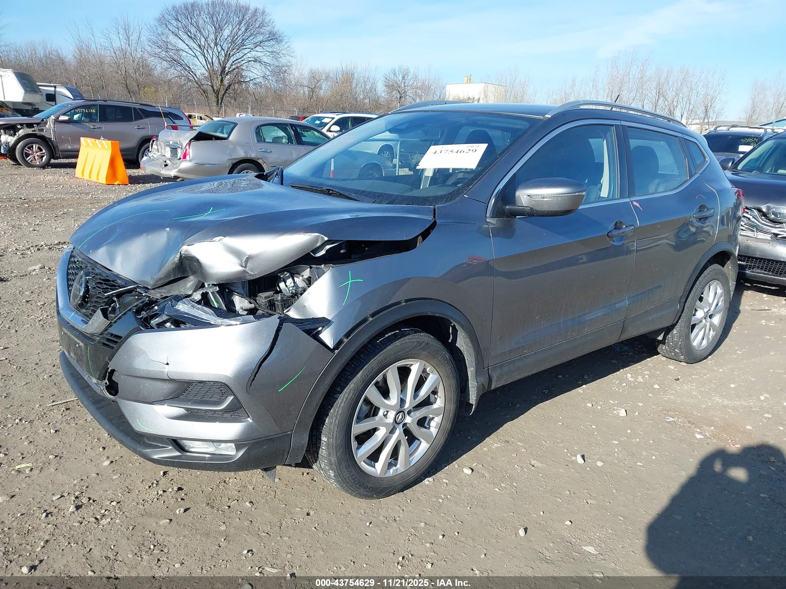 NISSAN ROGUE image 2