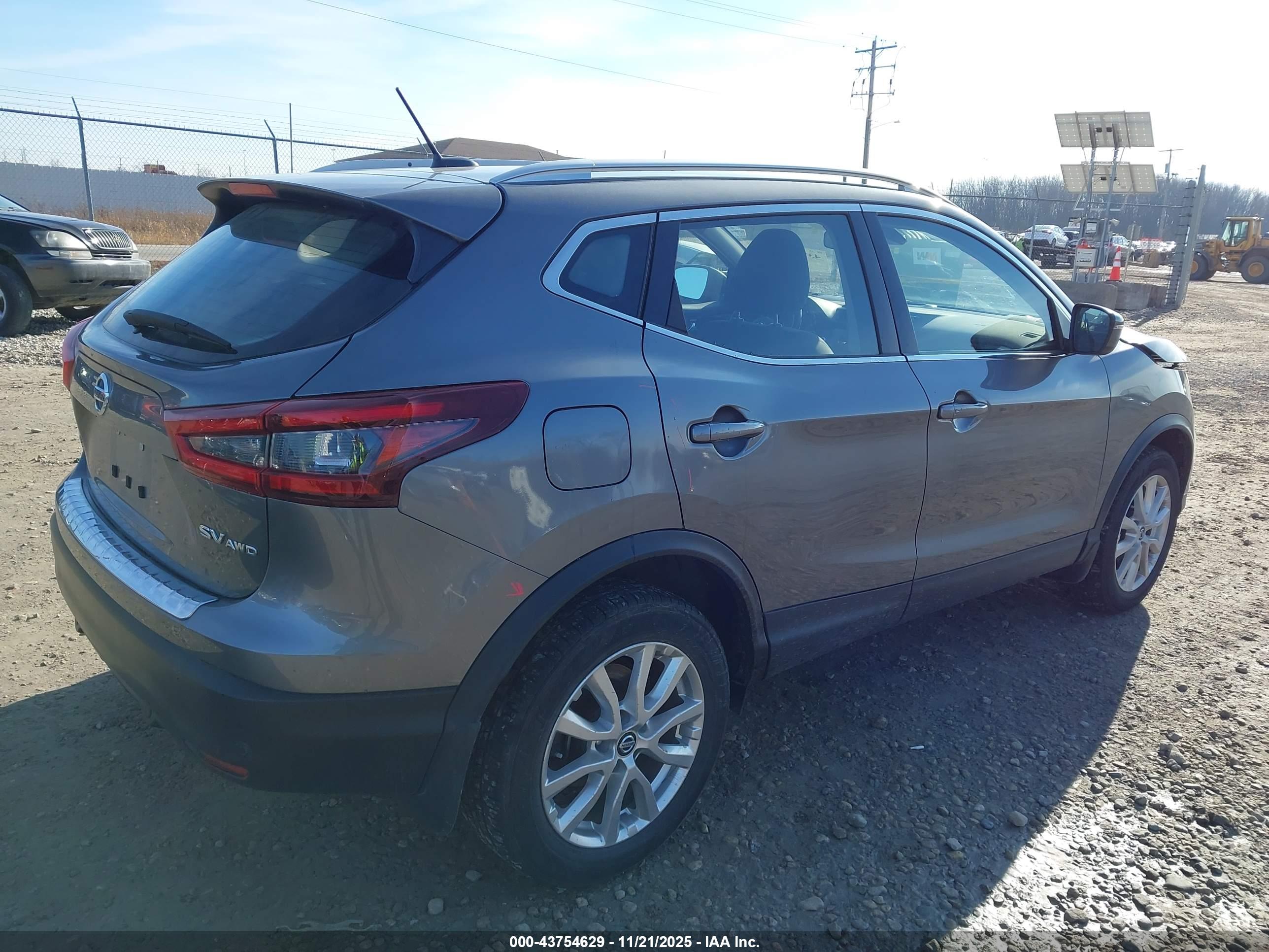 NISSAN ROGUE image 4