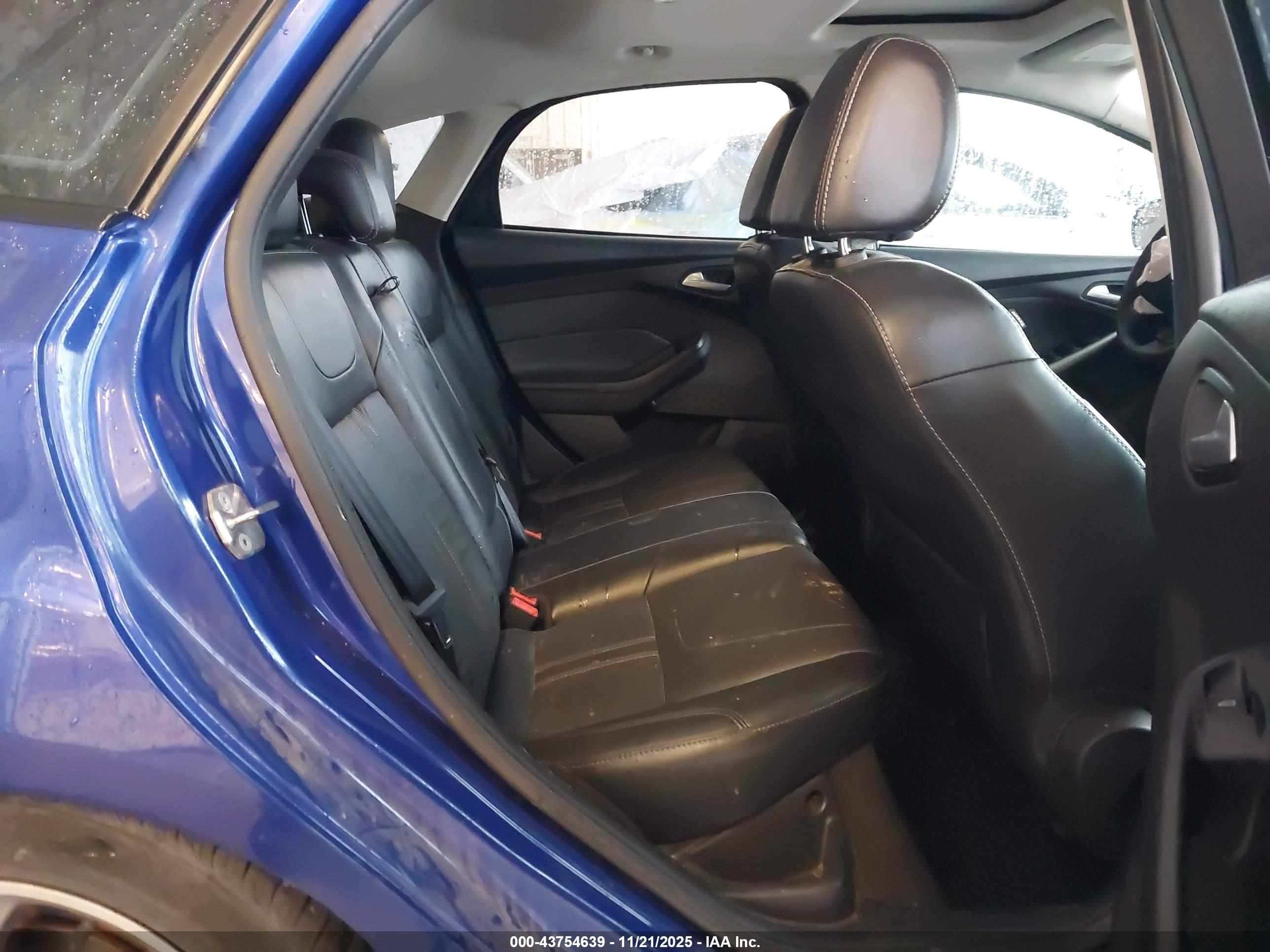 FORD FOCUS image 8