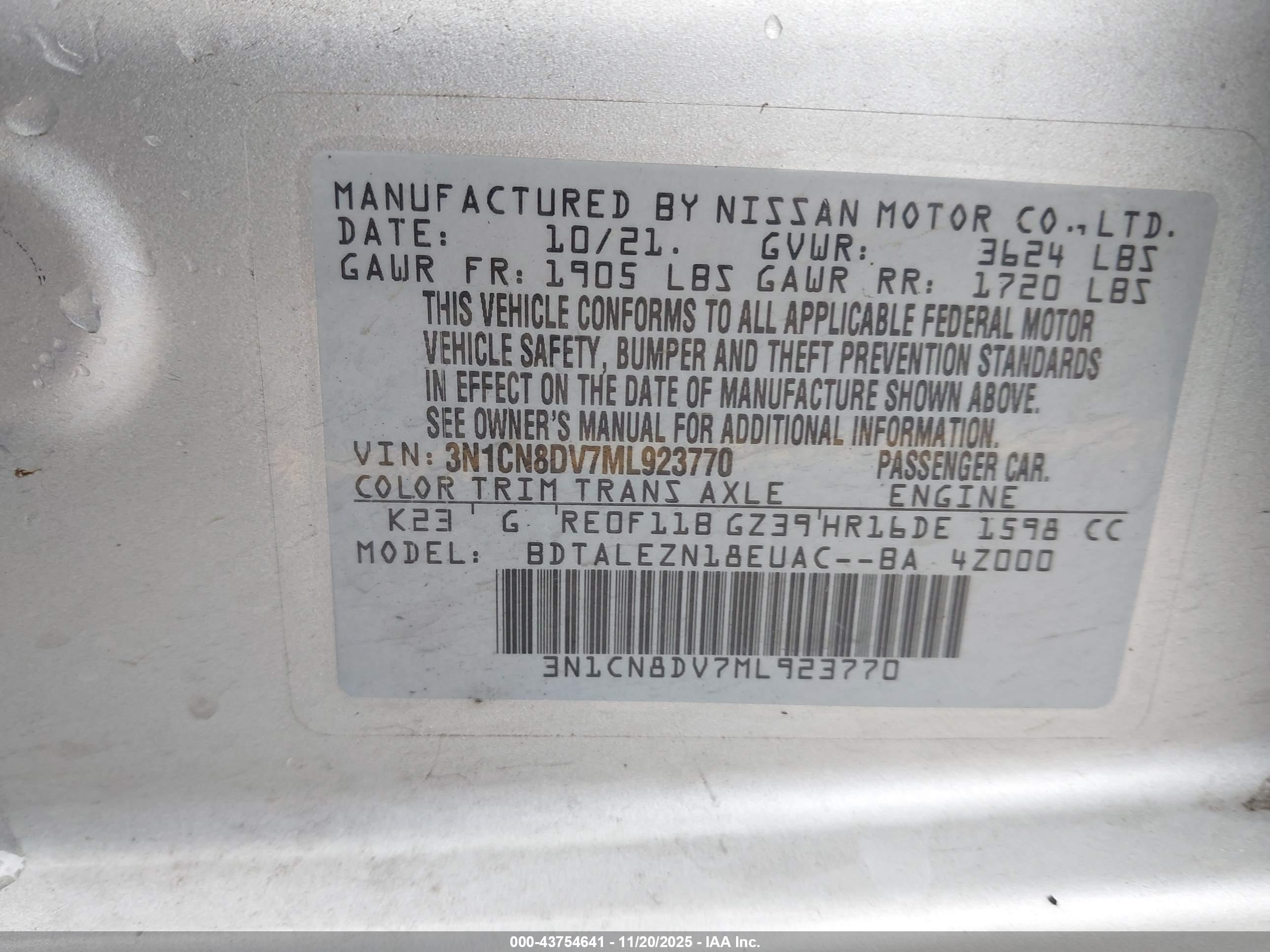 NISSAN VERSA image 9