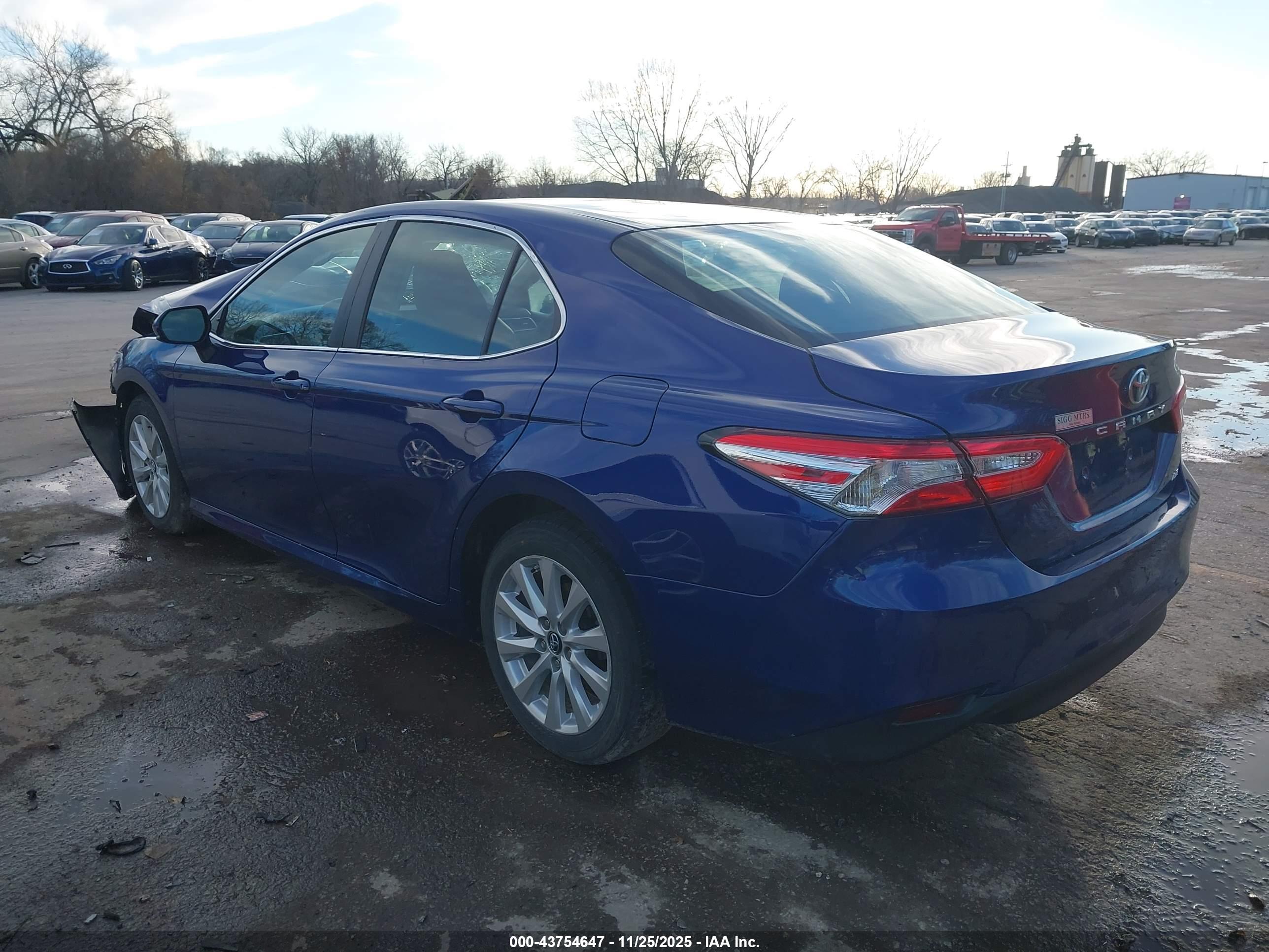 TOYOTA CAMRY image 3