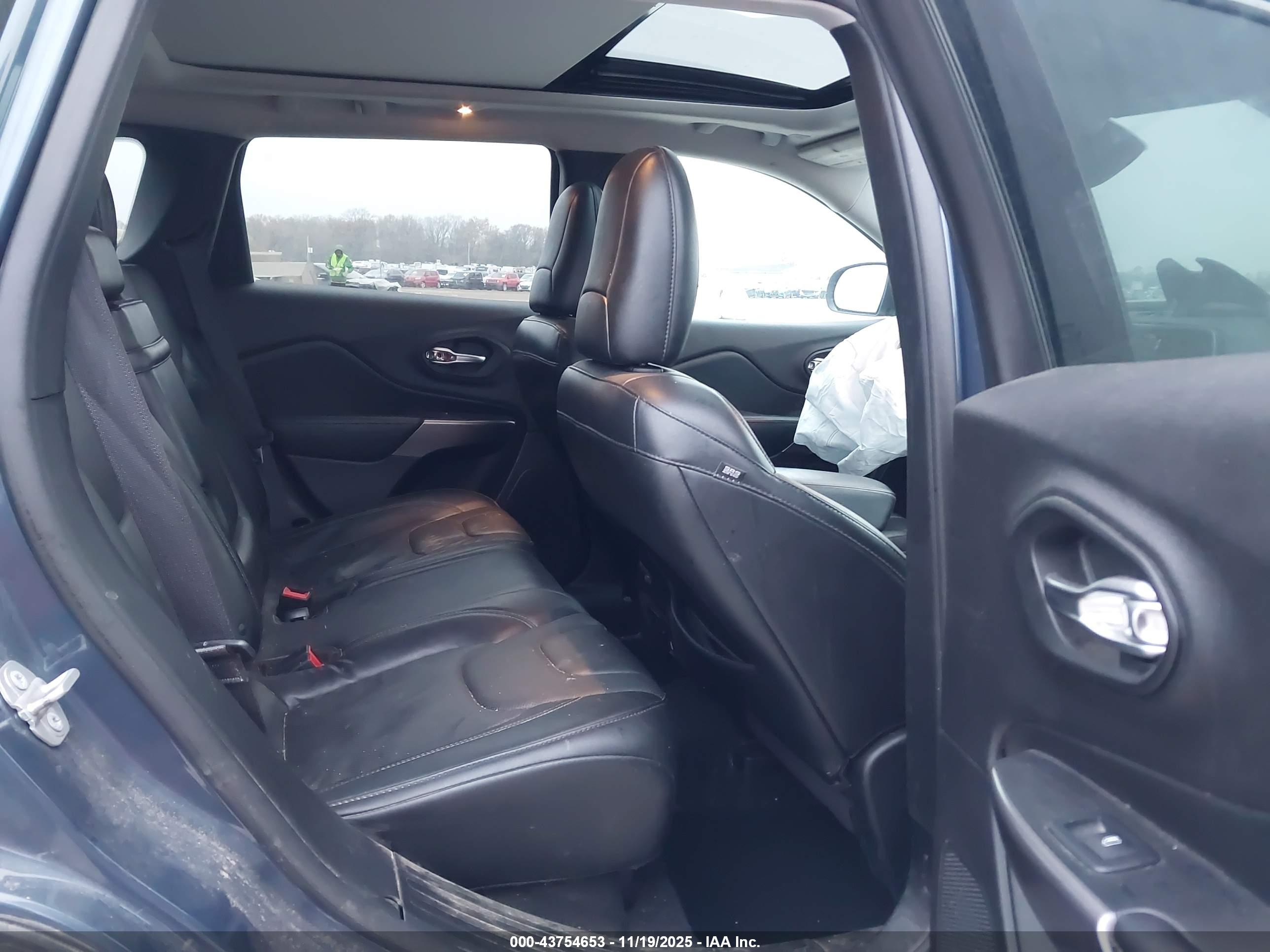 JEEP CHEROKEE image 8