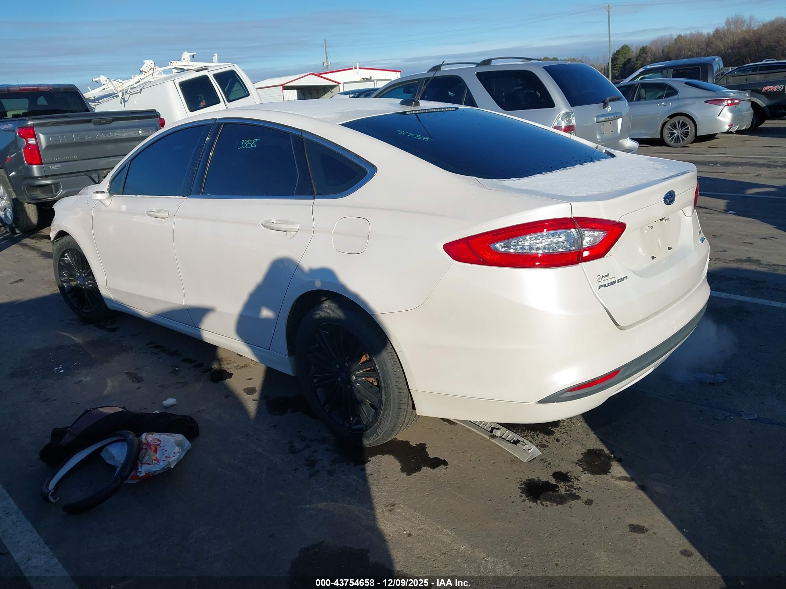 FORD FUSION image 3