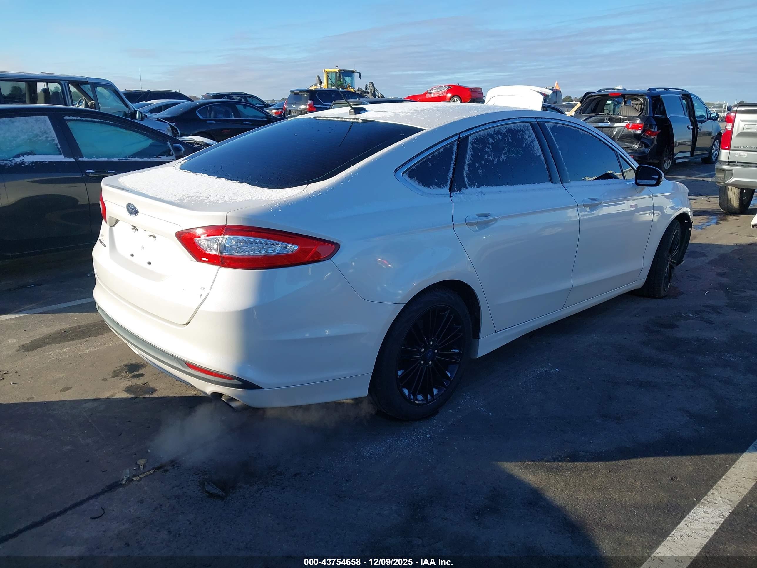 FORD FUSION image 4