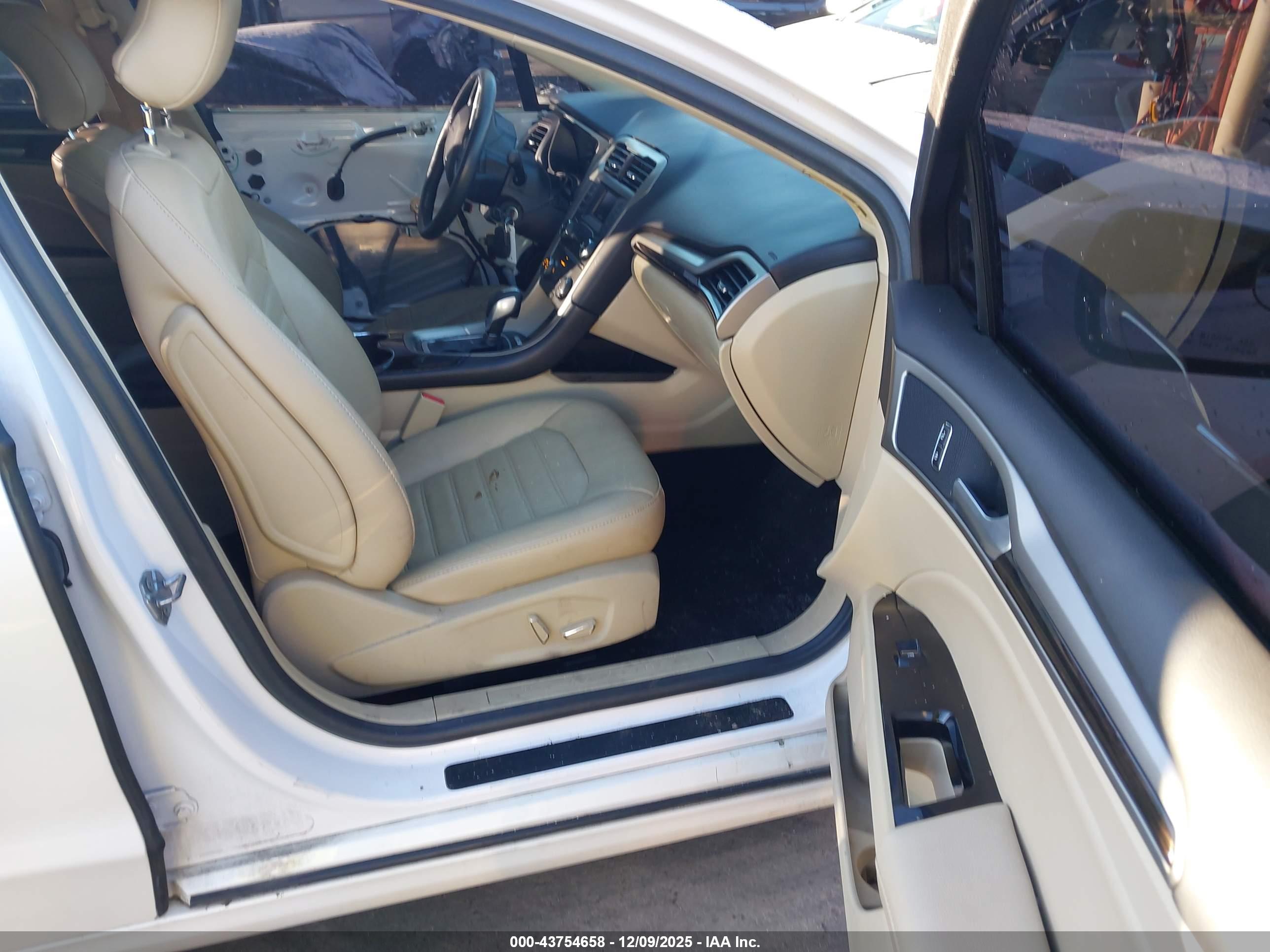 FORD FUSION image 5