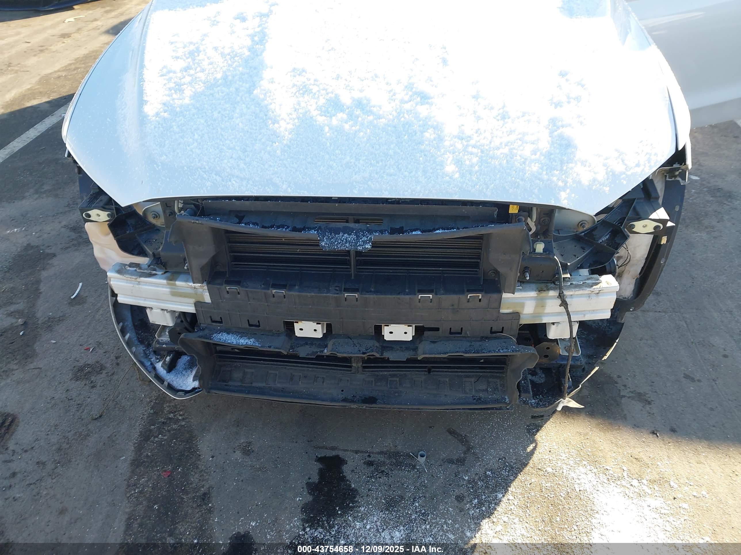 FORD FUSION image 6