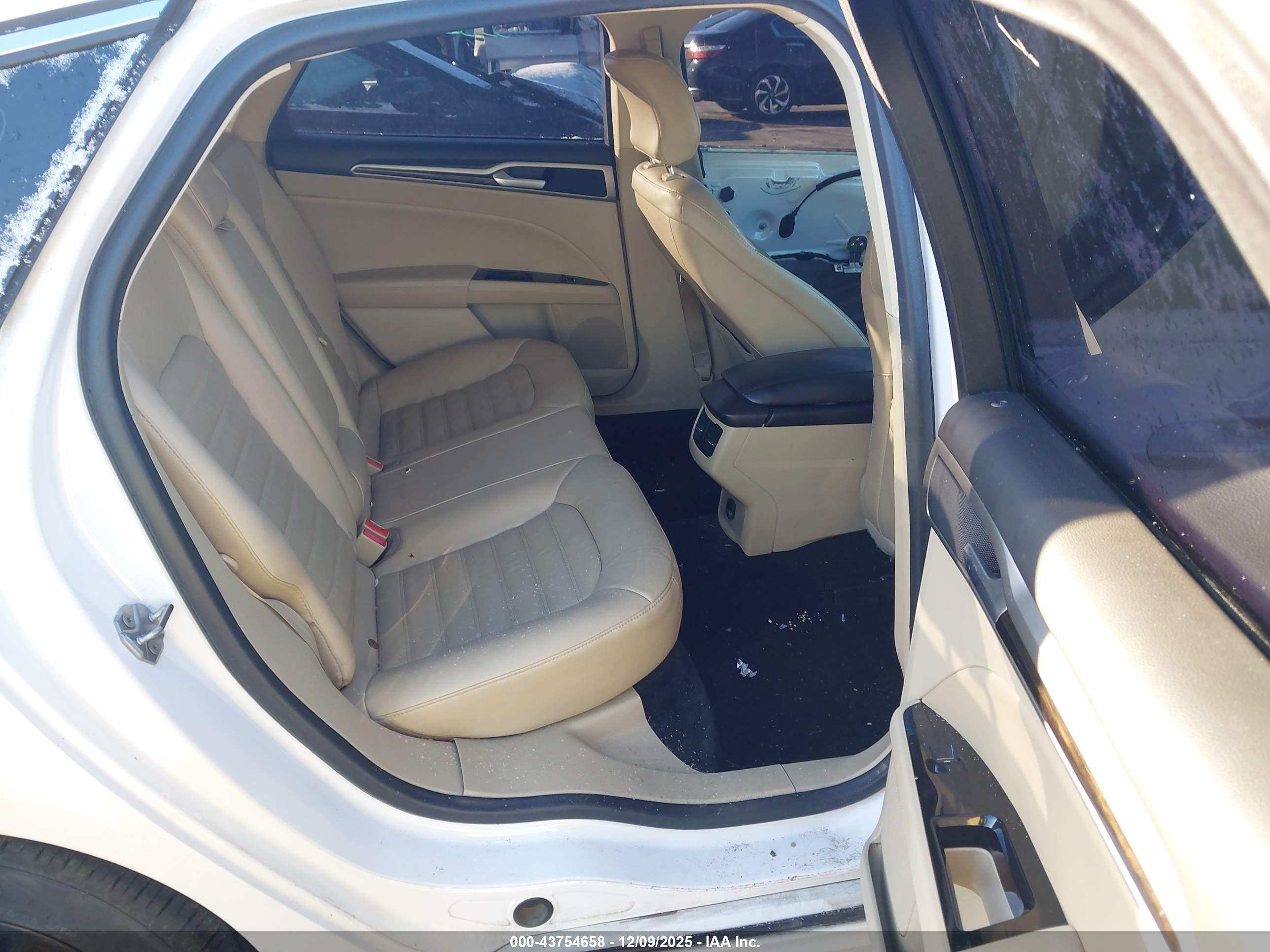 FORD FUSION image 8