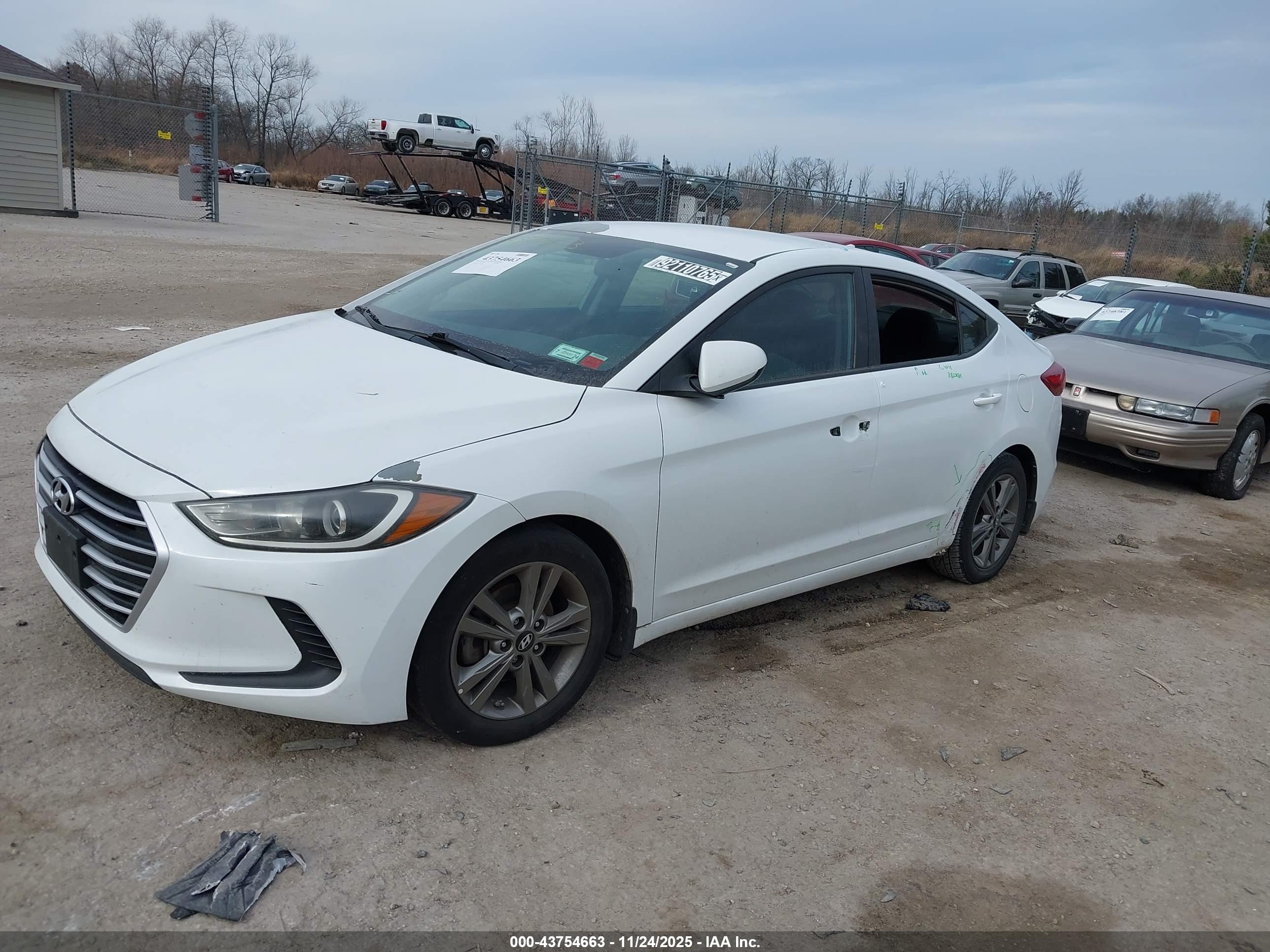 HYUNDAI ELANTRA image 2