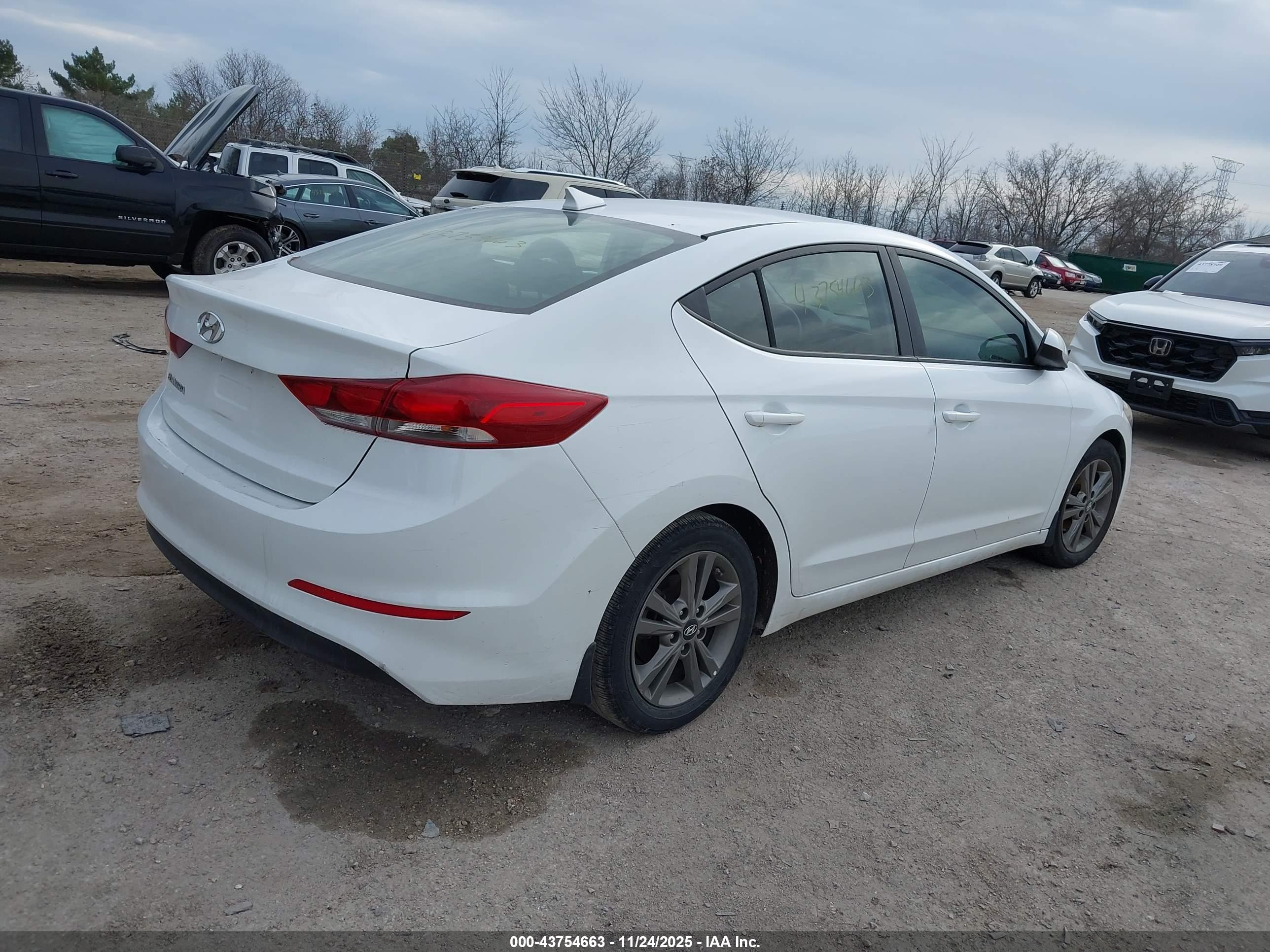 HYUNDAI ELANTRA image 4