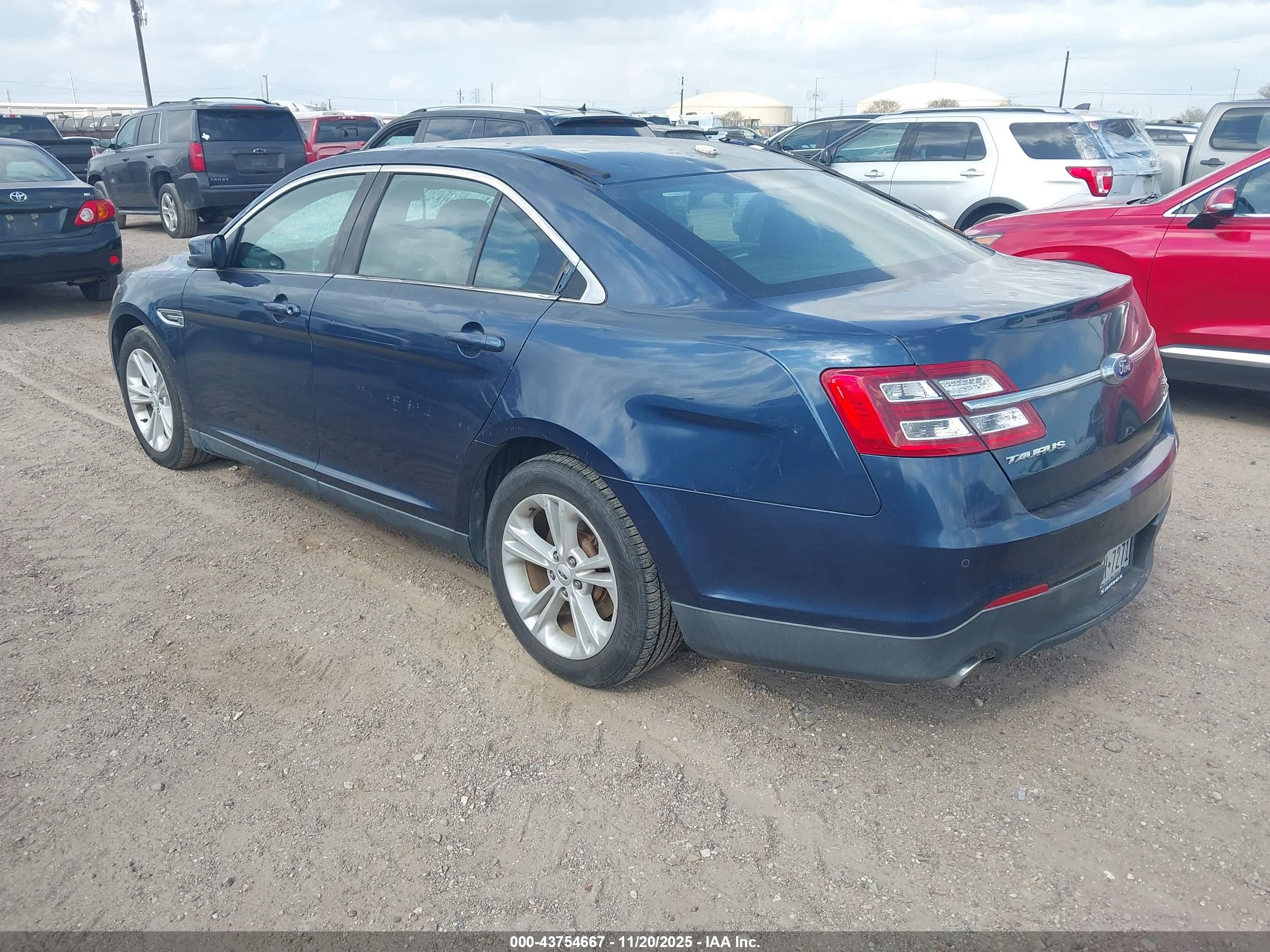 FORD TAURUS image 3