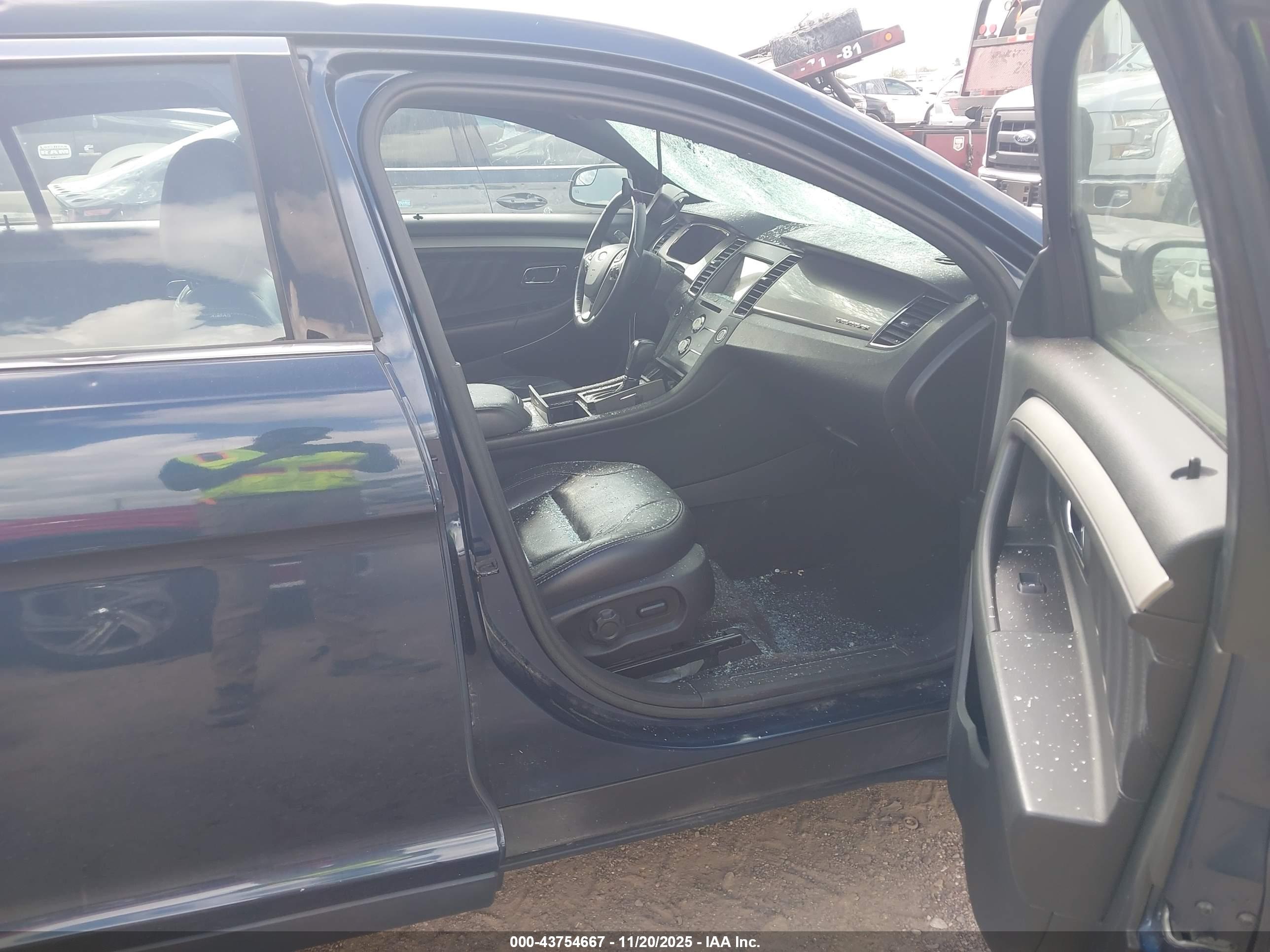 FORD TAURUS image 5