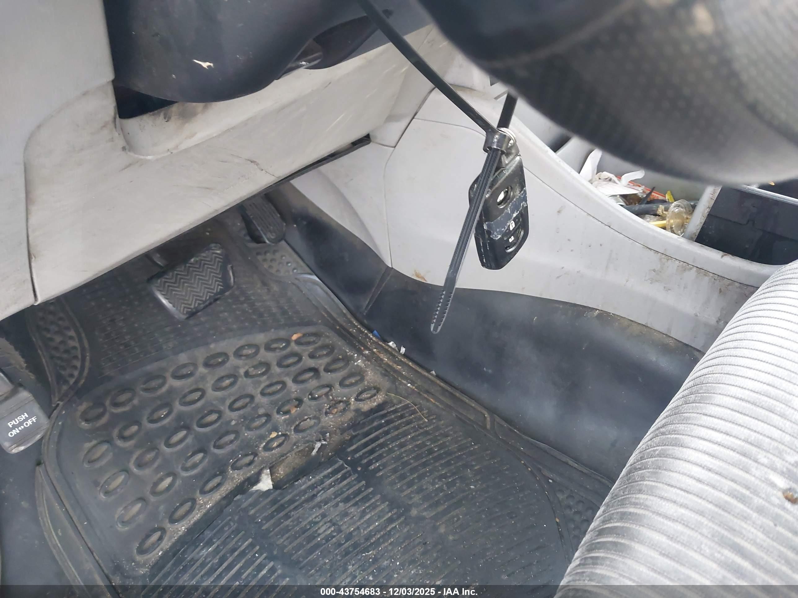 TOYOTA PRIUS image 11