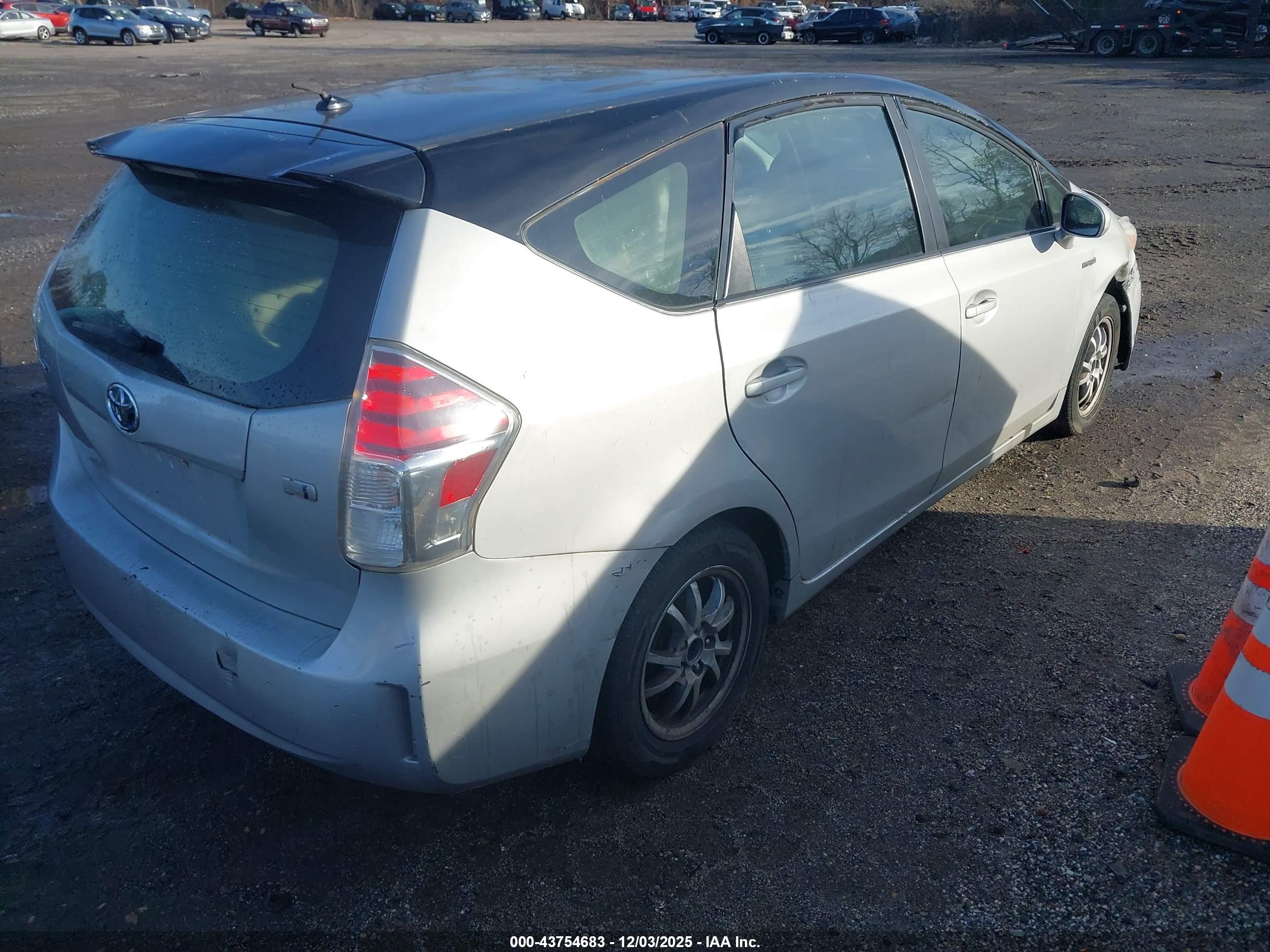 TOYOTA PRIUS image 4