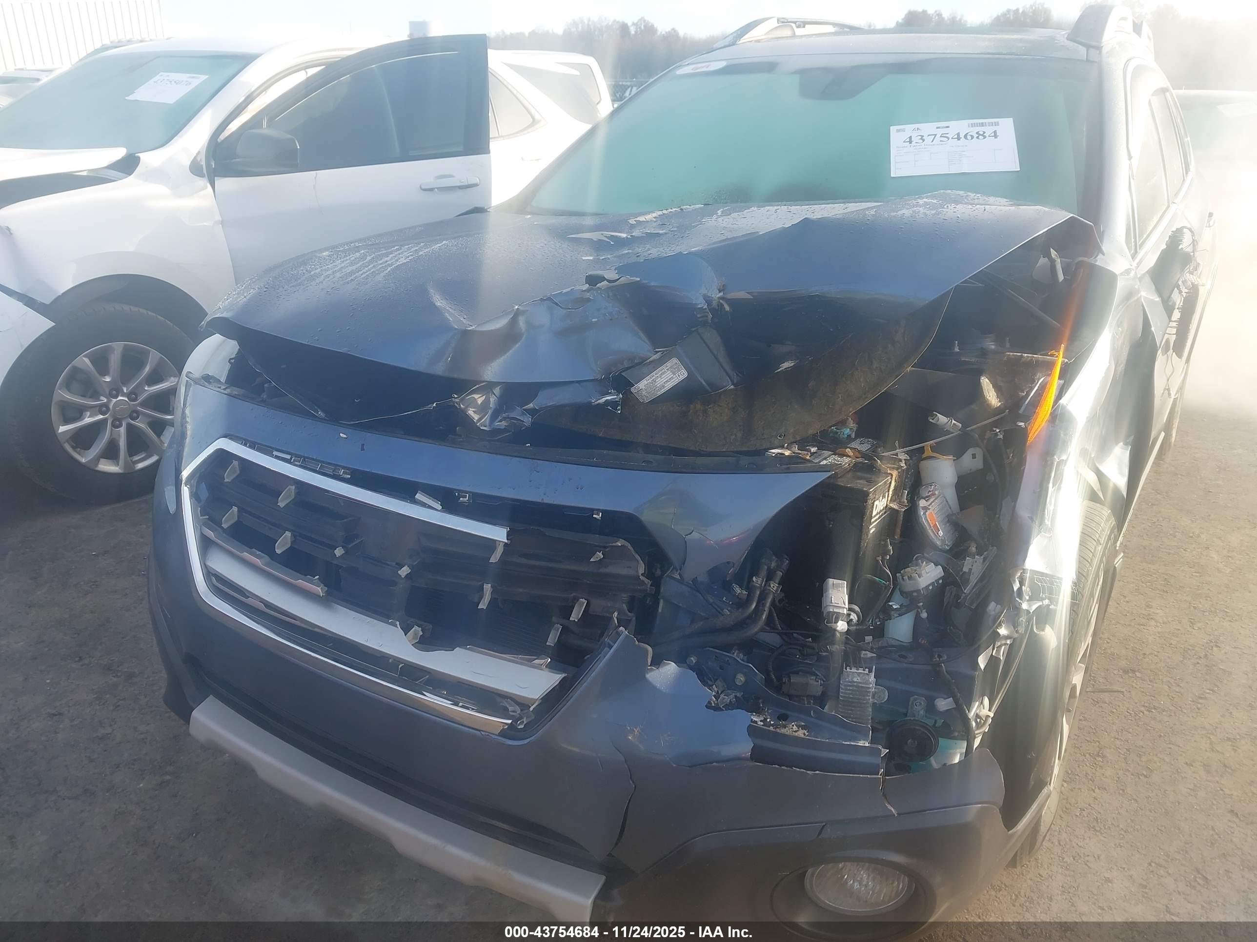 SUBARU OUTBACK image 6
