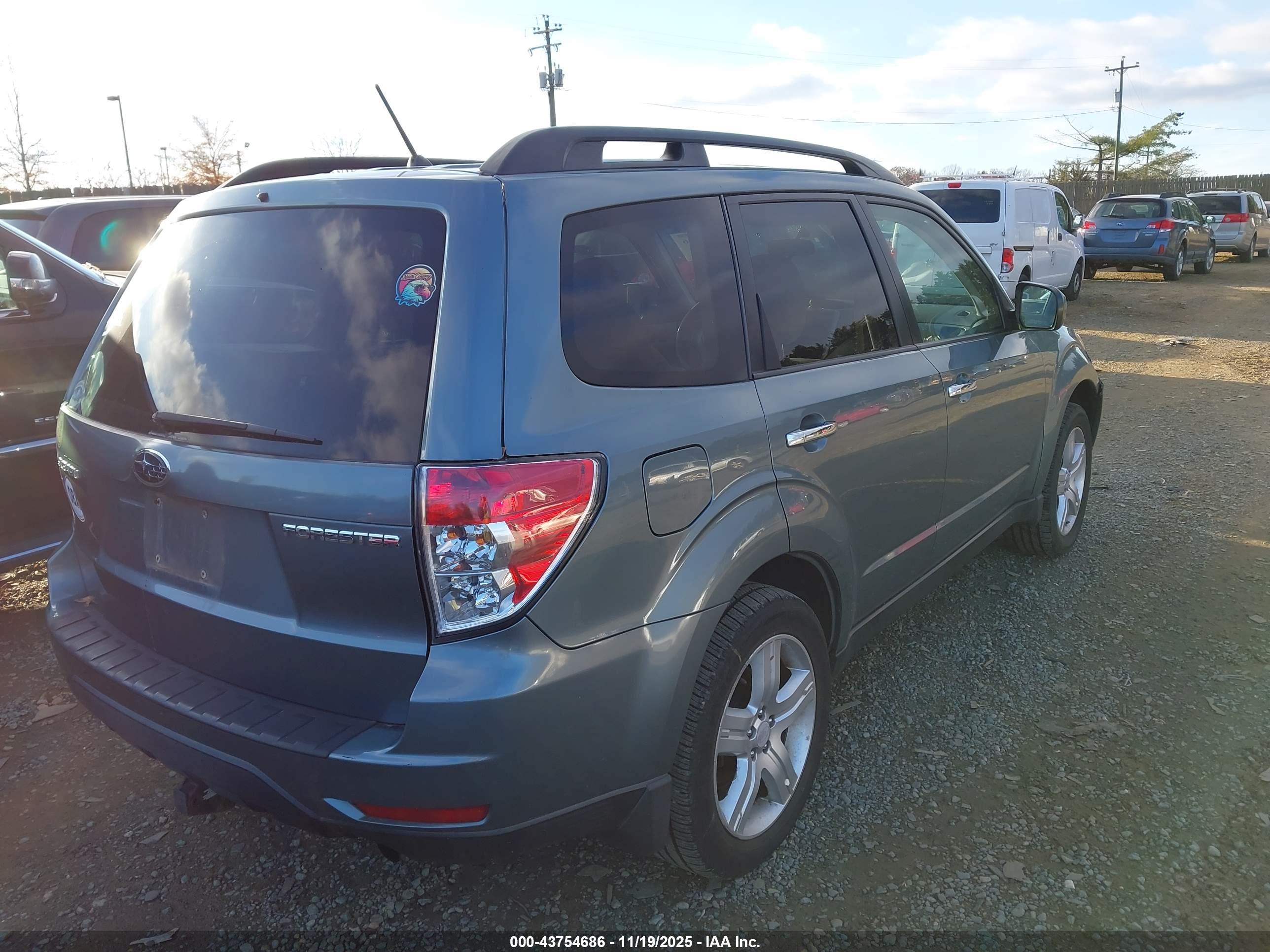 SUBARU FORESTER image 4