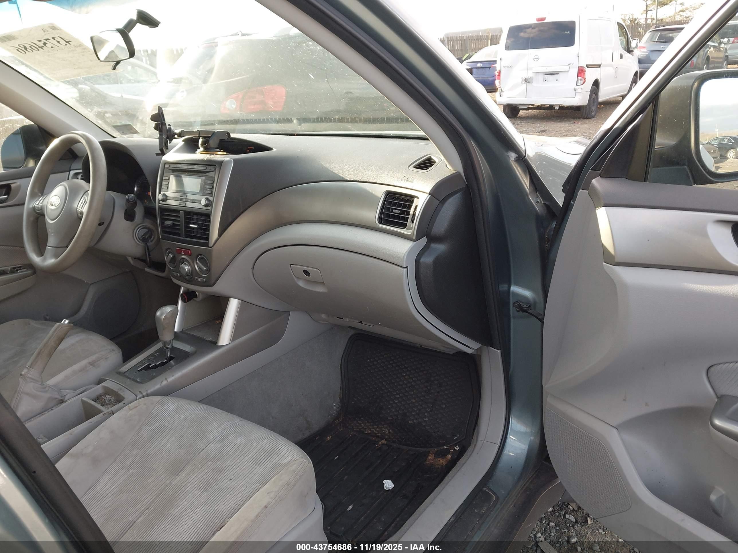 SUBARU FORESTER image 5