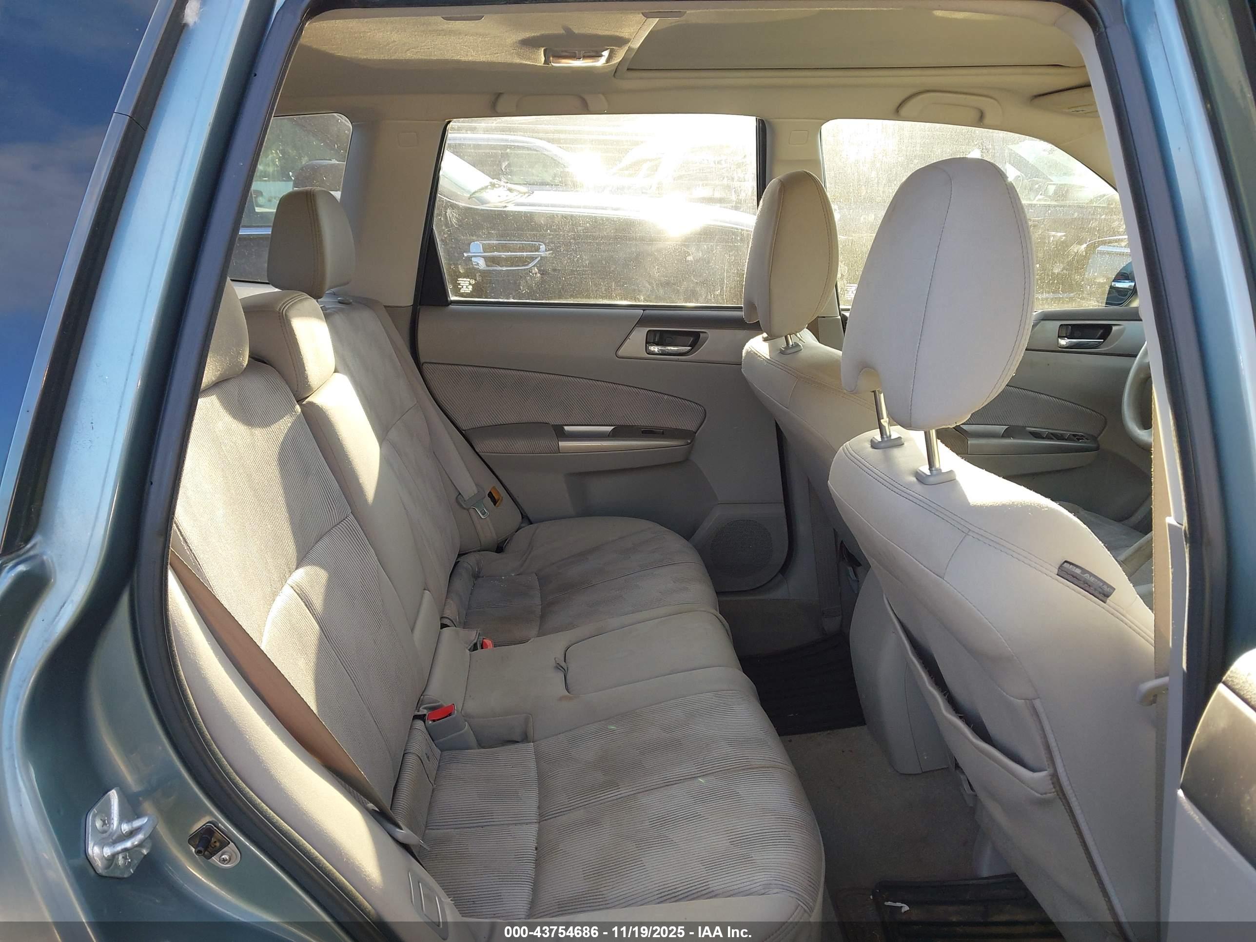 SUBARU FORESTER image 8