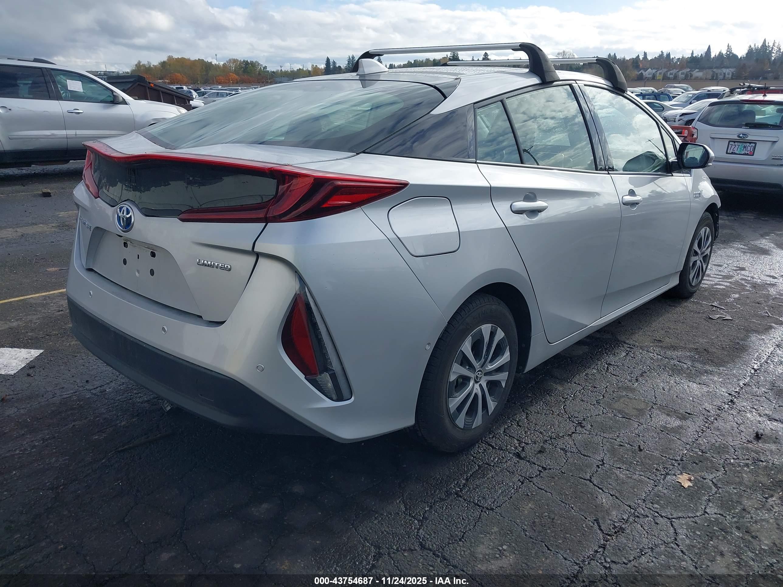 TOYOTA PRIUS image 4