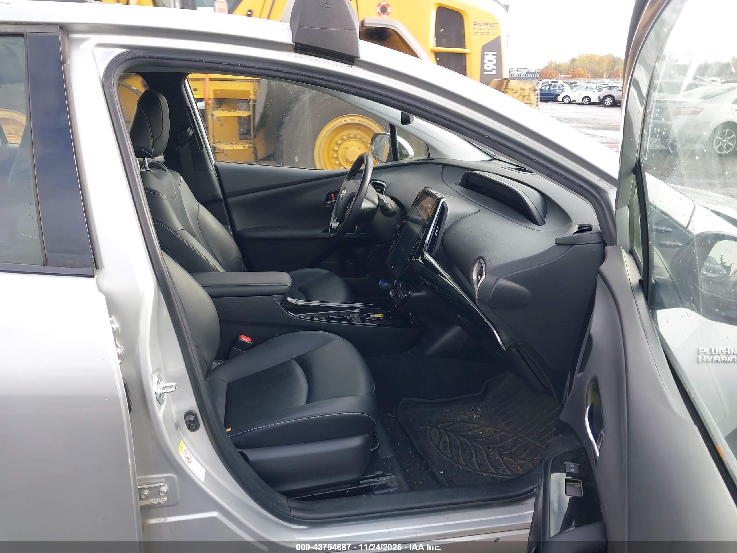 TOYOTA PRIUS image 5