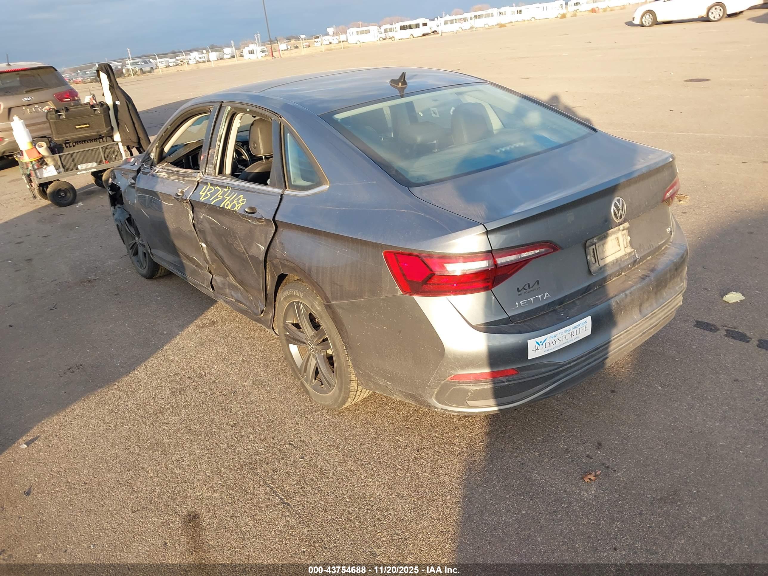 VOLKSWAGEN JETTA image 3