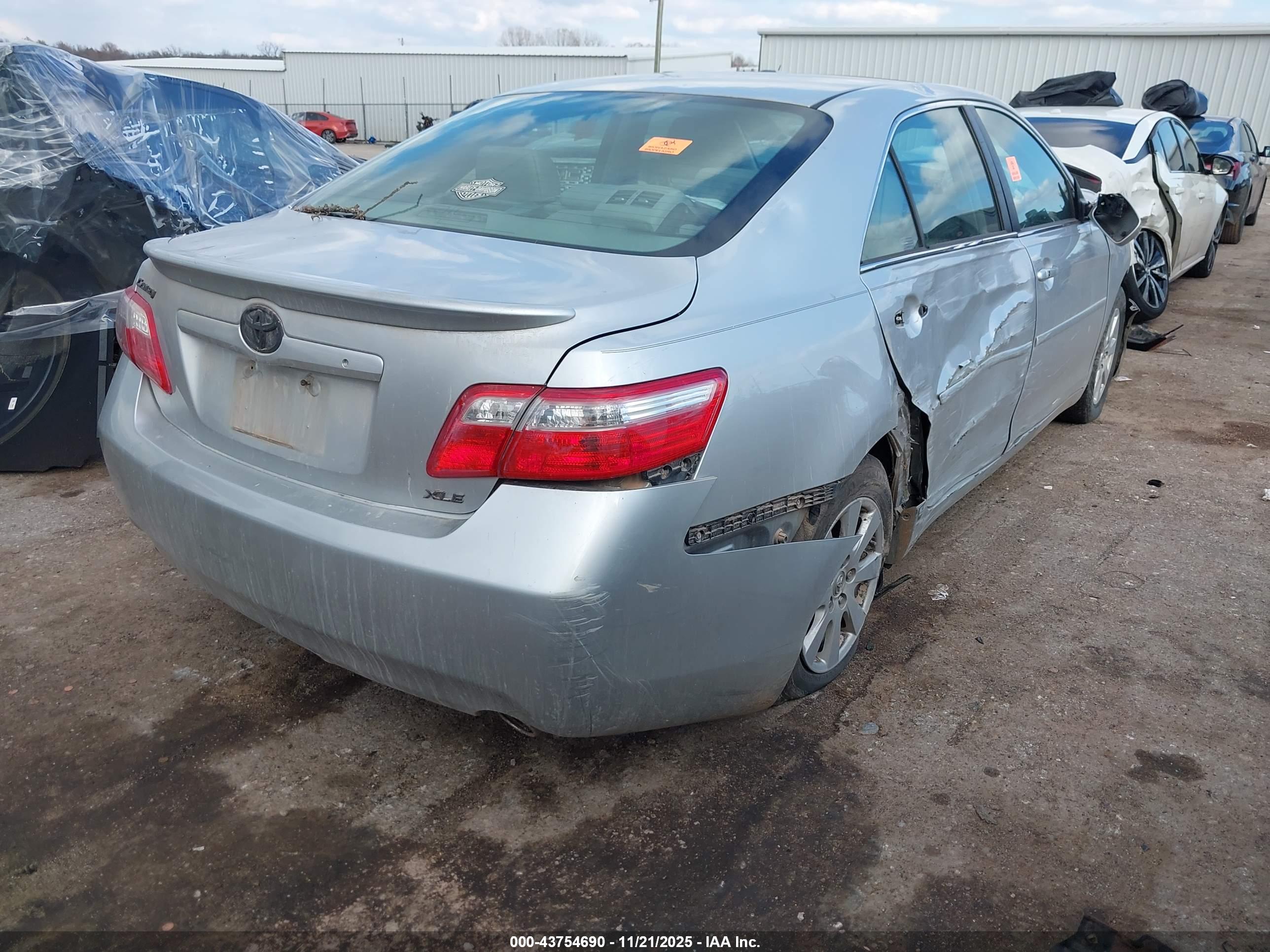 TOYOTA CAMRY image 4