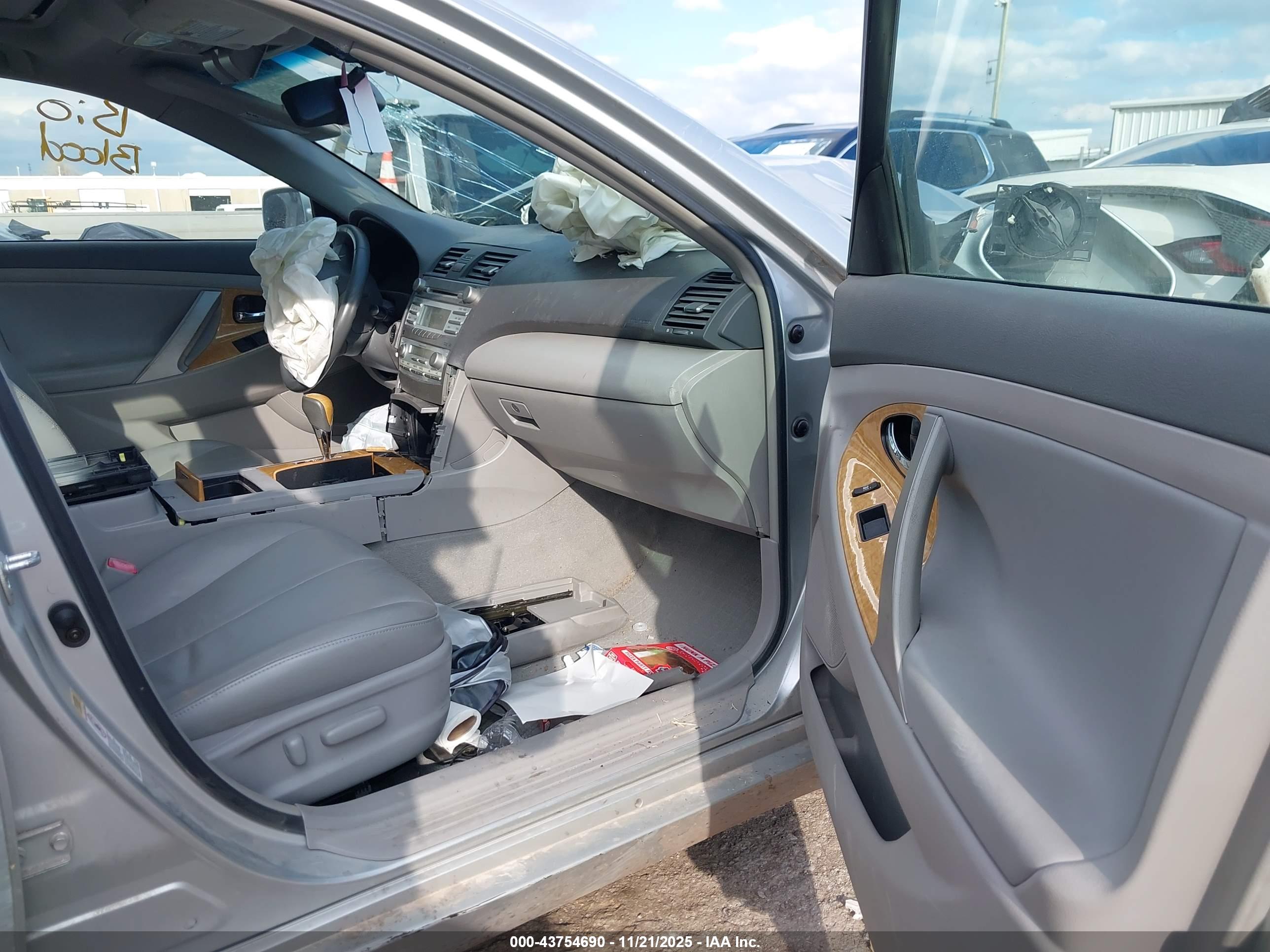 TOYOTA CAMRY image 5