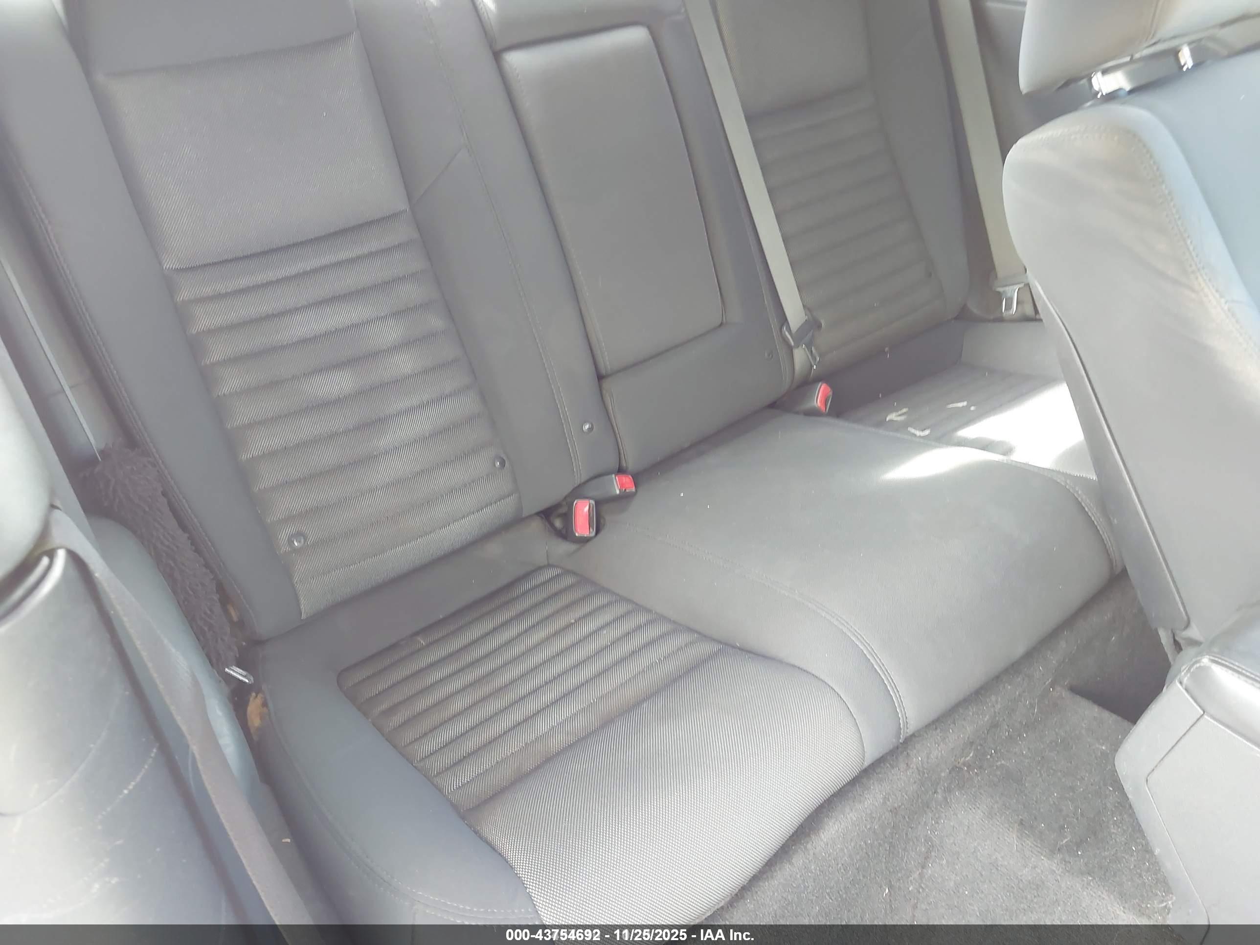 DODGE CHALLENGER image 8