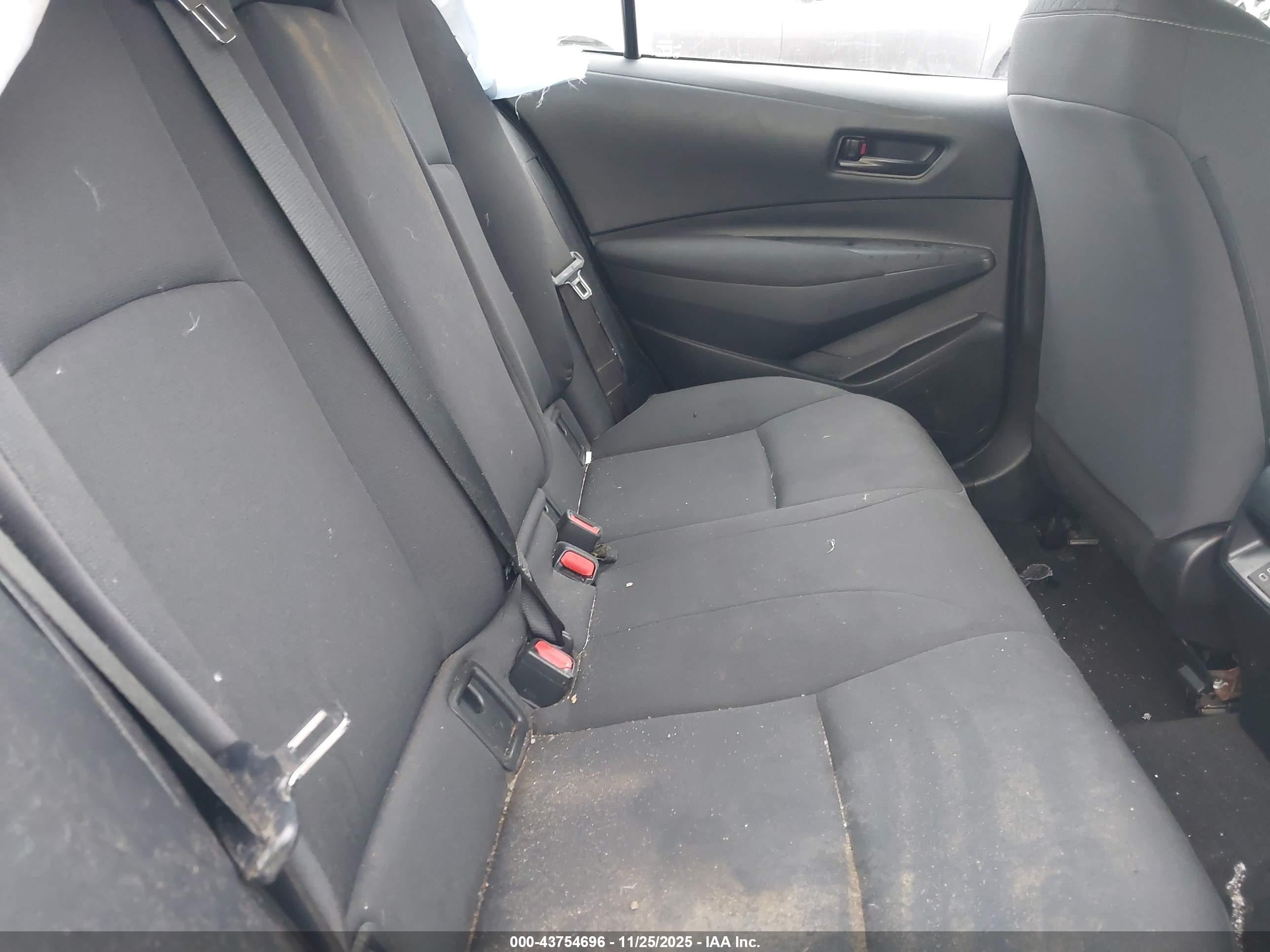 TOYOTA COROLLA image 8
