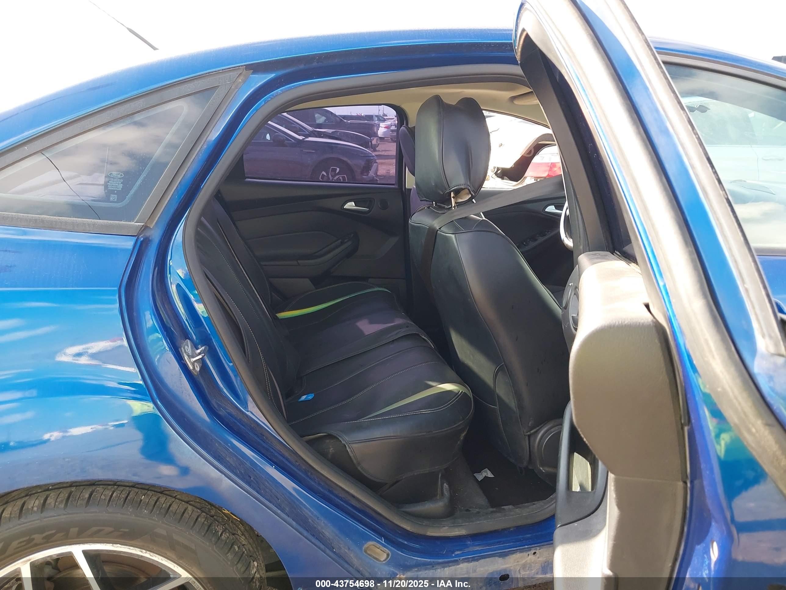 FORD FOCUS image 8