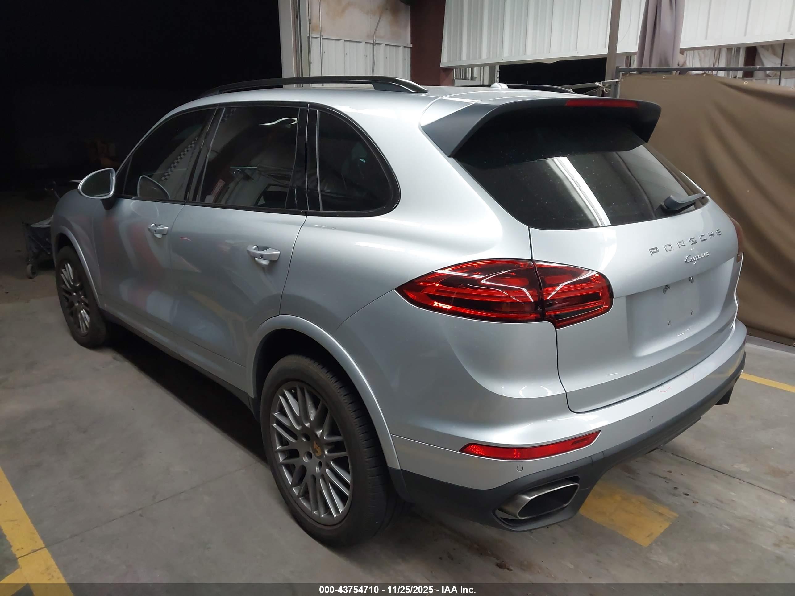 PORSCHE CAYENNE image 3
