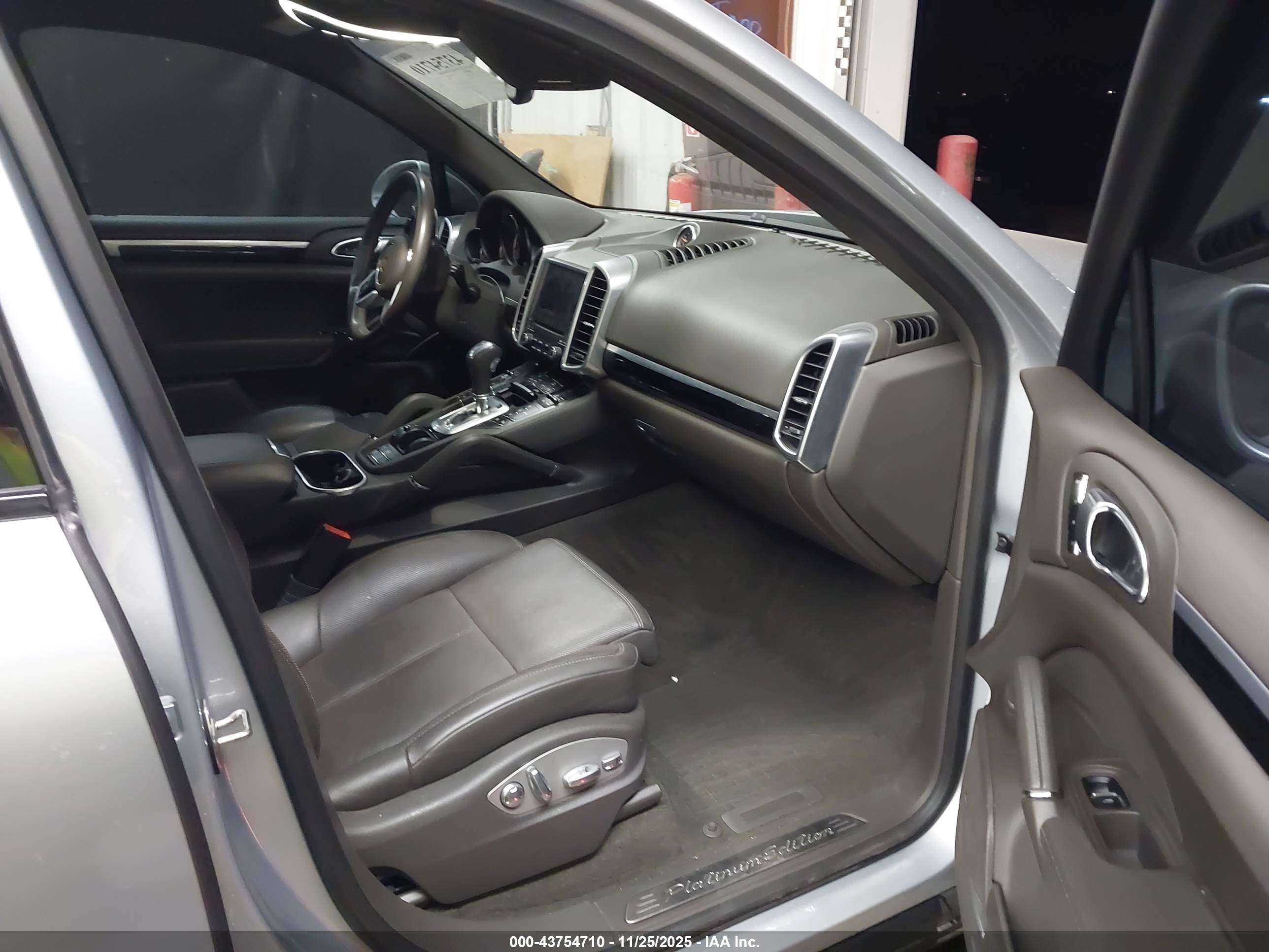 PORSCHE CAYENNE image 5