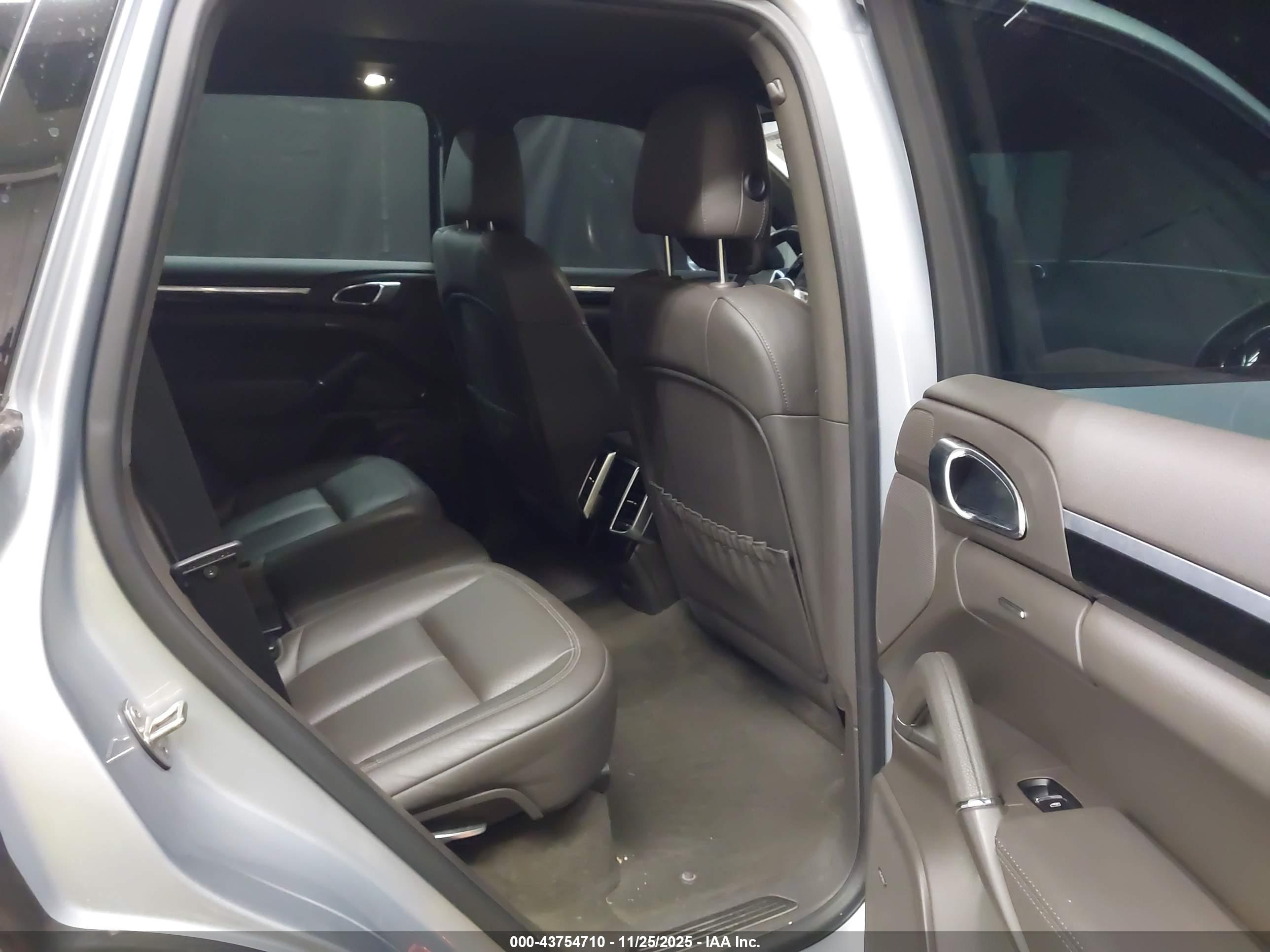 PORSCHE CAYENNE image 8