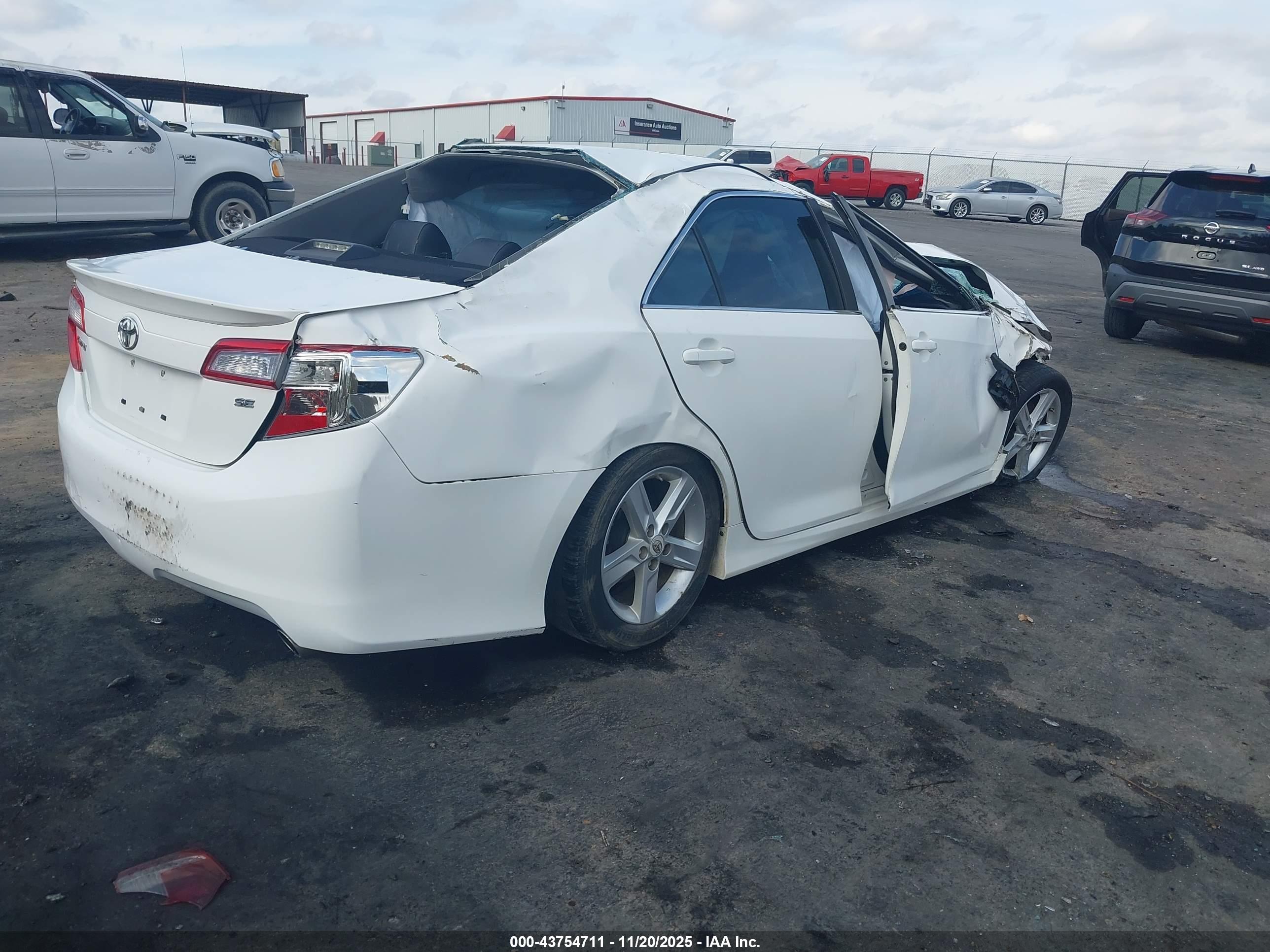 TOYOTA CAMRY image 4