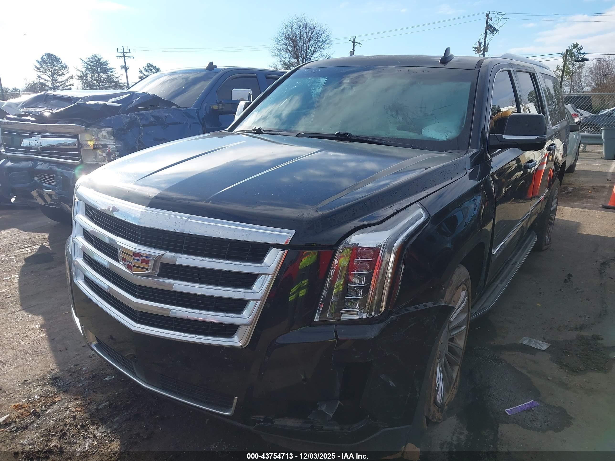 CADILLAC ESCALADE image 2