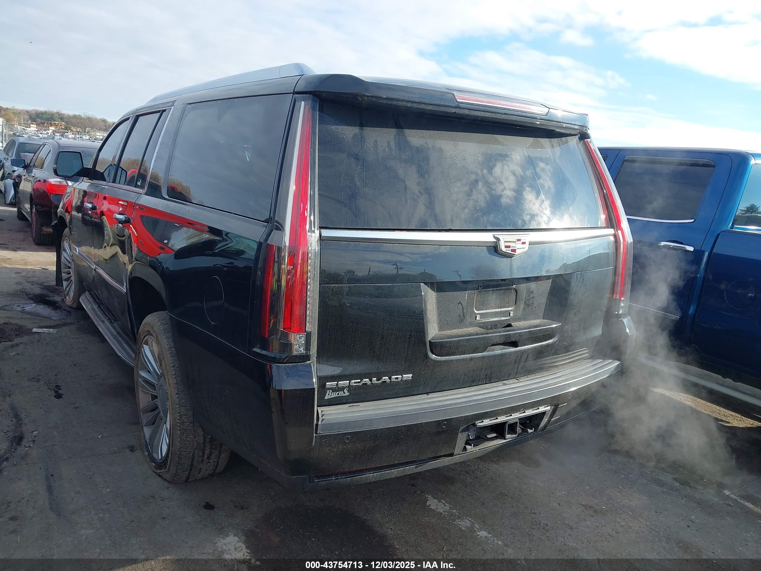 CADILLAC ESCALADE image 3