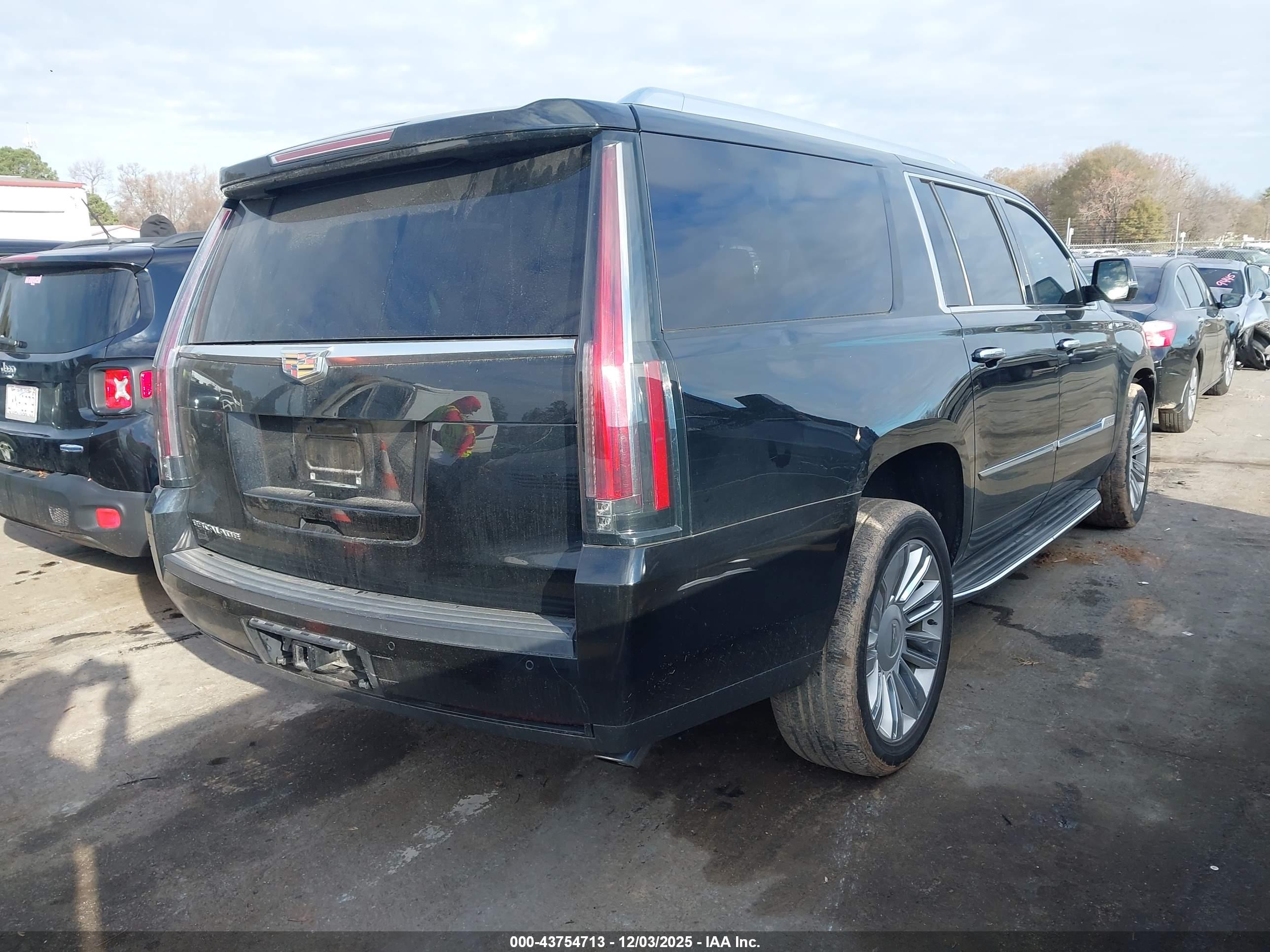 CADILLAC ESCALADE image 4