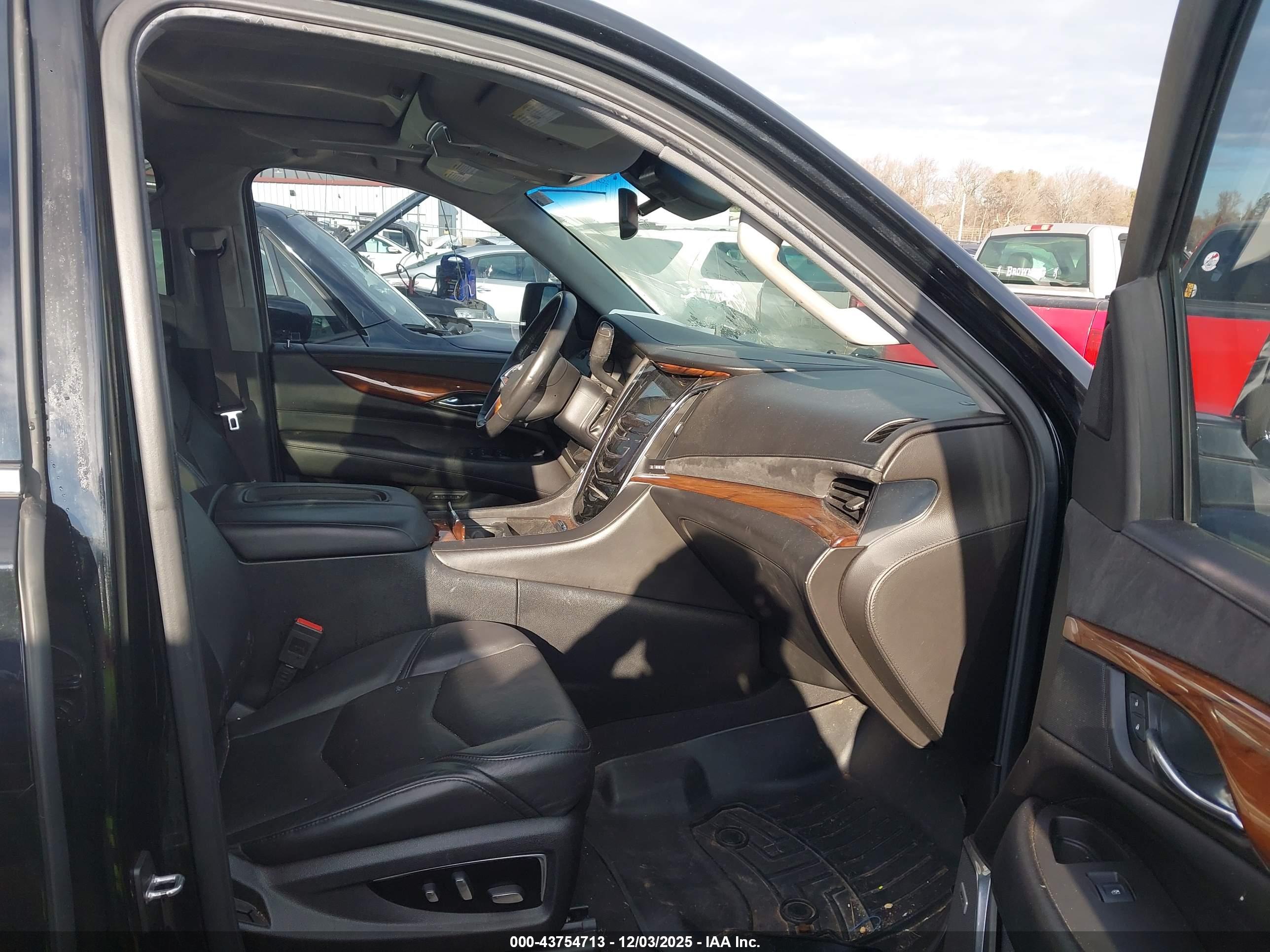 CADILLAC ESCALADE image 5