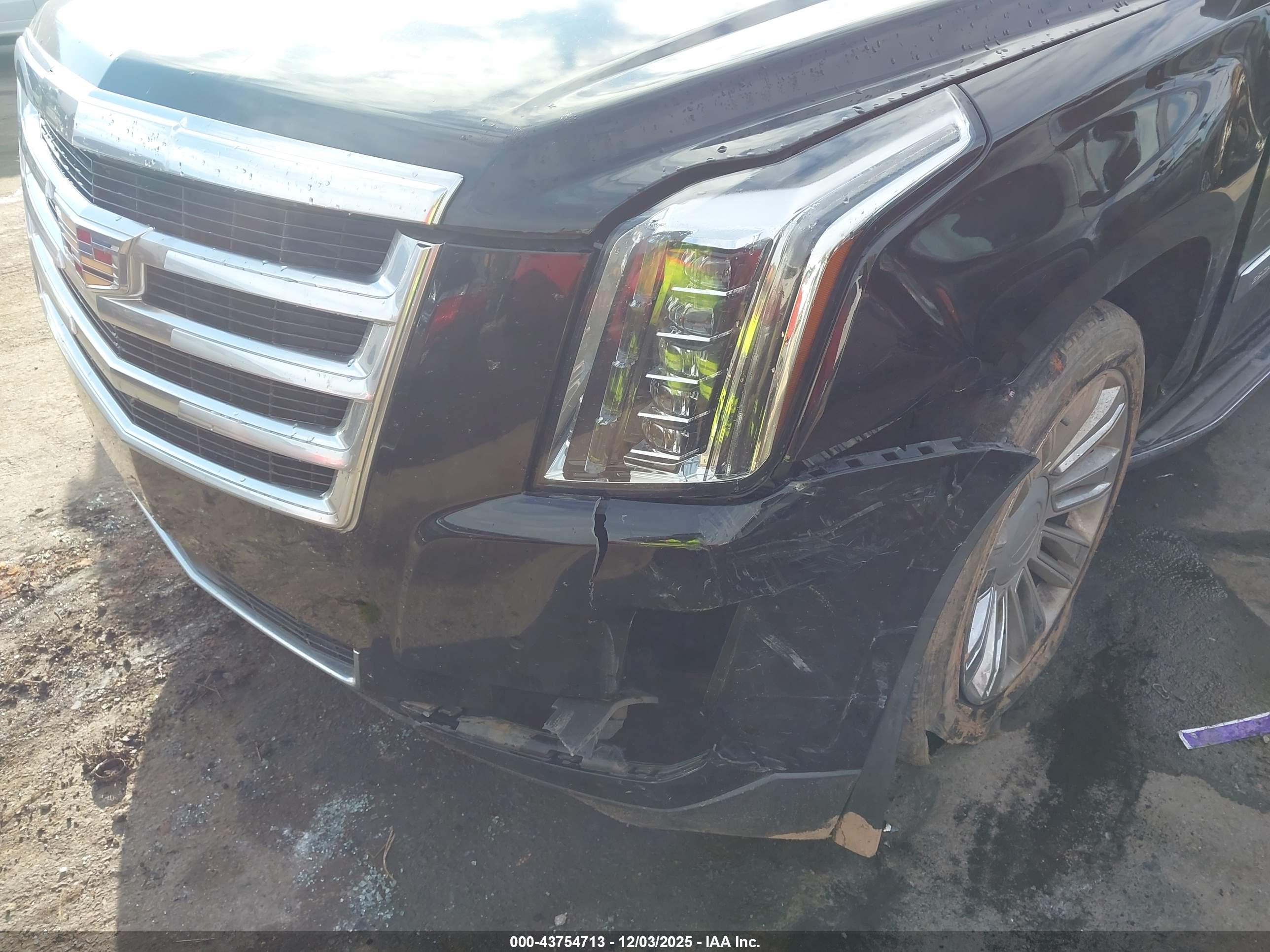 CADILLAC ESCALADE image 6