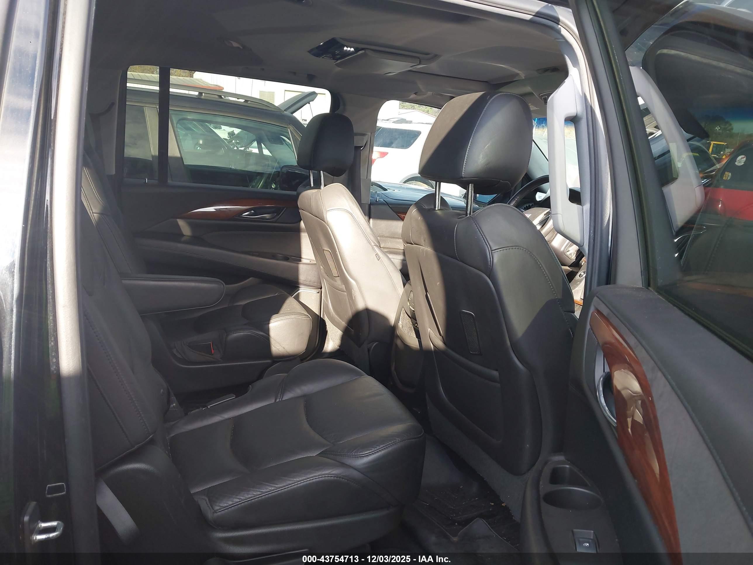 CADILLAC ESCALADE image 8
