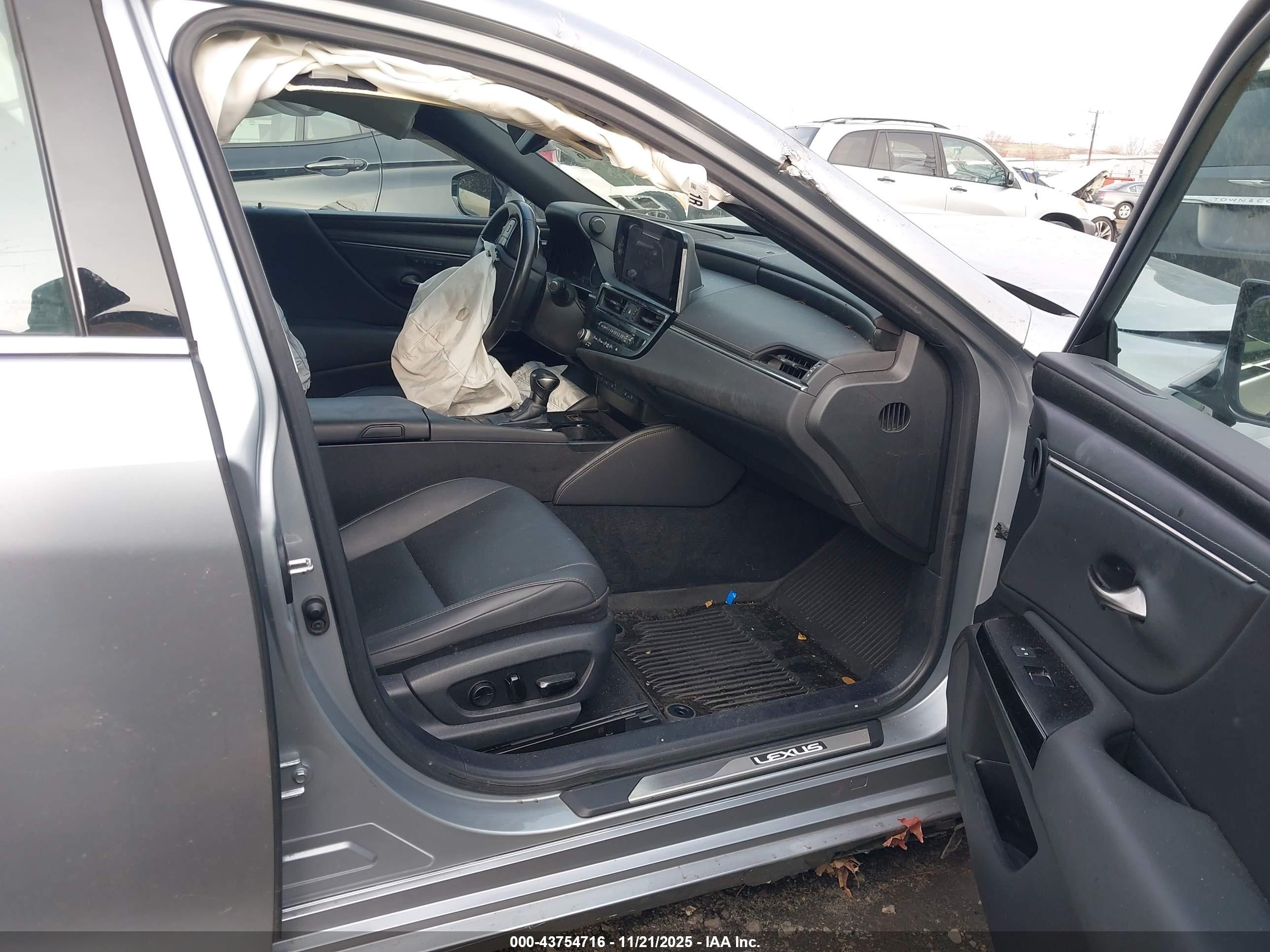 LEXUS ES image 5