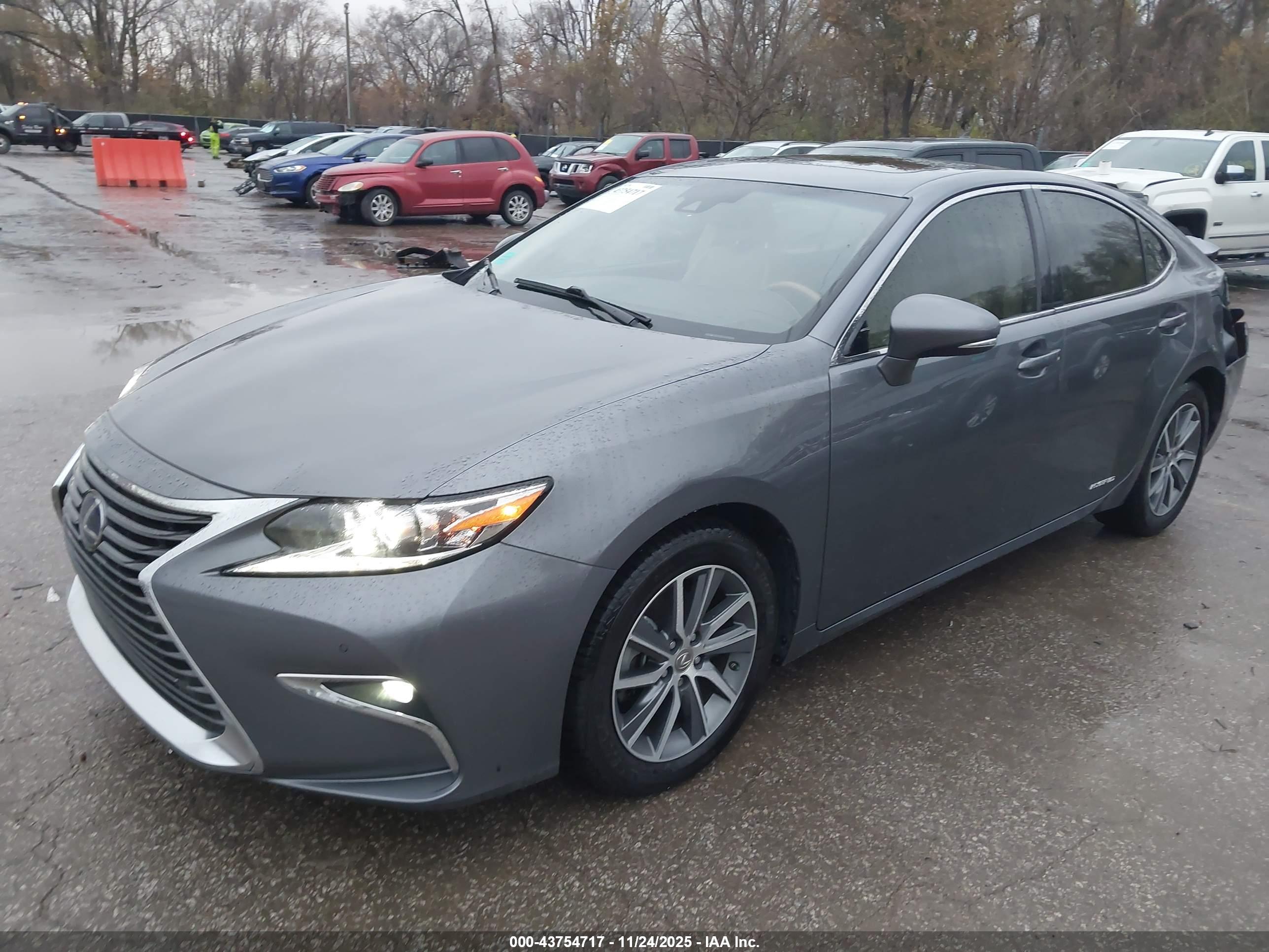LEXUS ES image 2