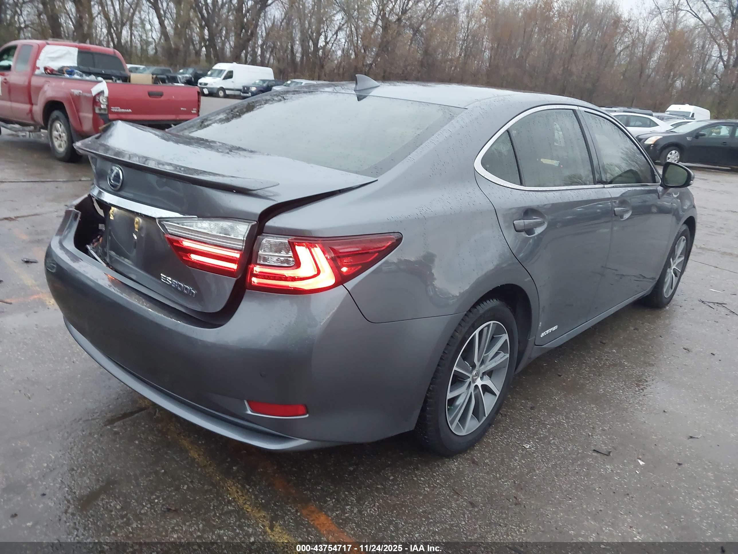 LEXUS ES image 4