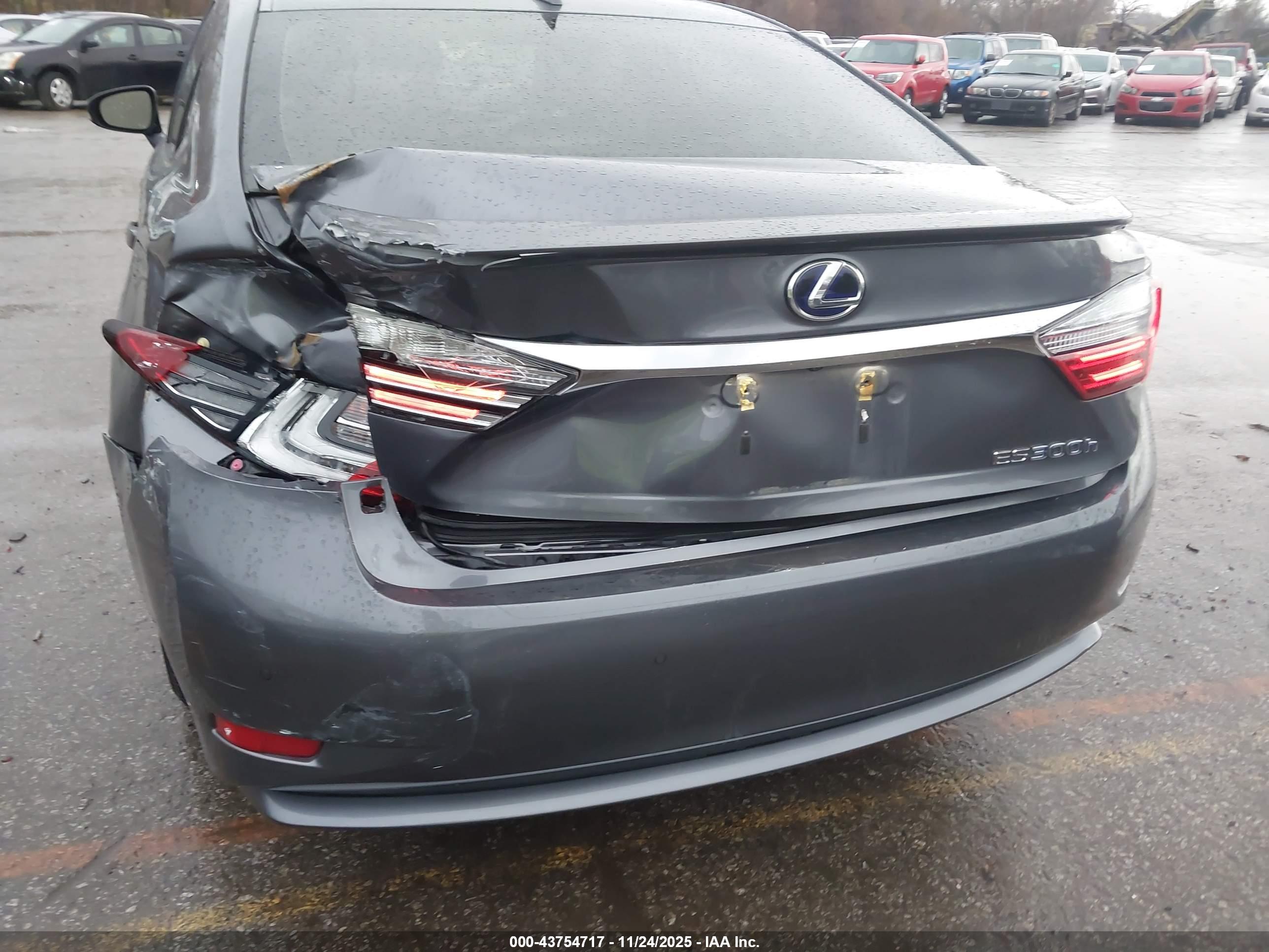 LEXUS ES image 6