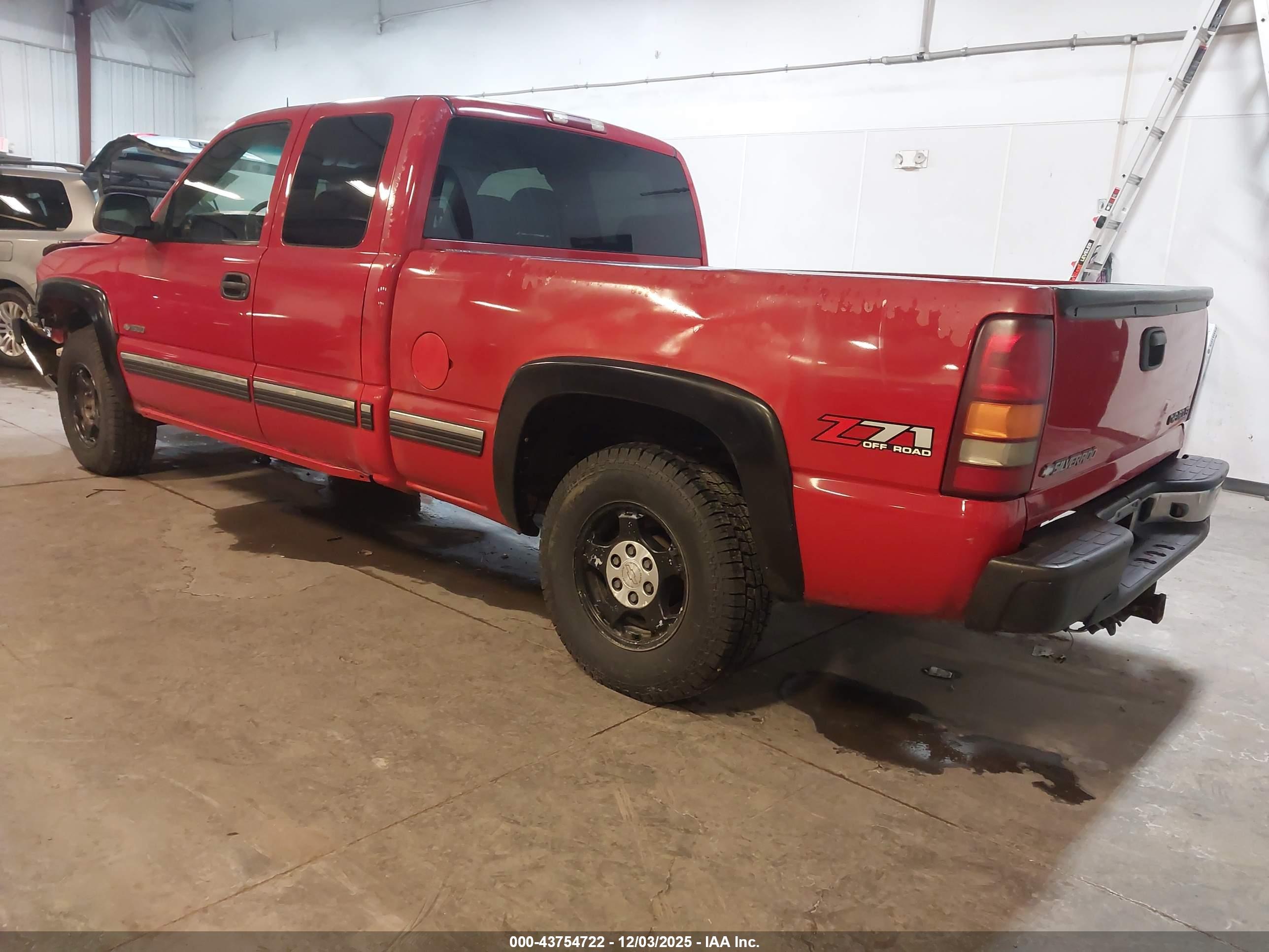 CHEVROLET SILVERADO image 3