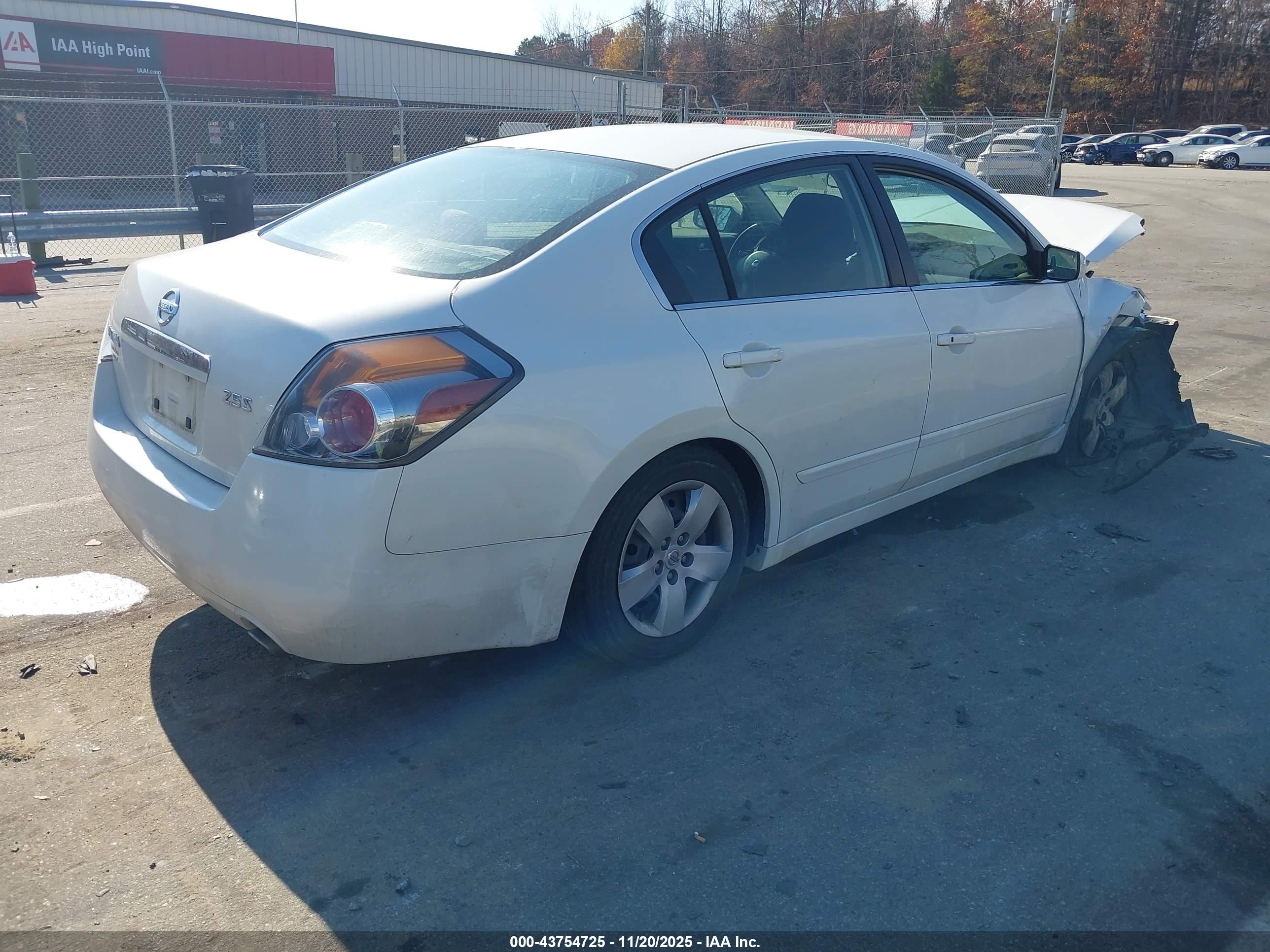 NISSAN ALTIMA image 4
