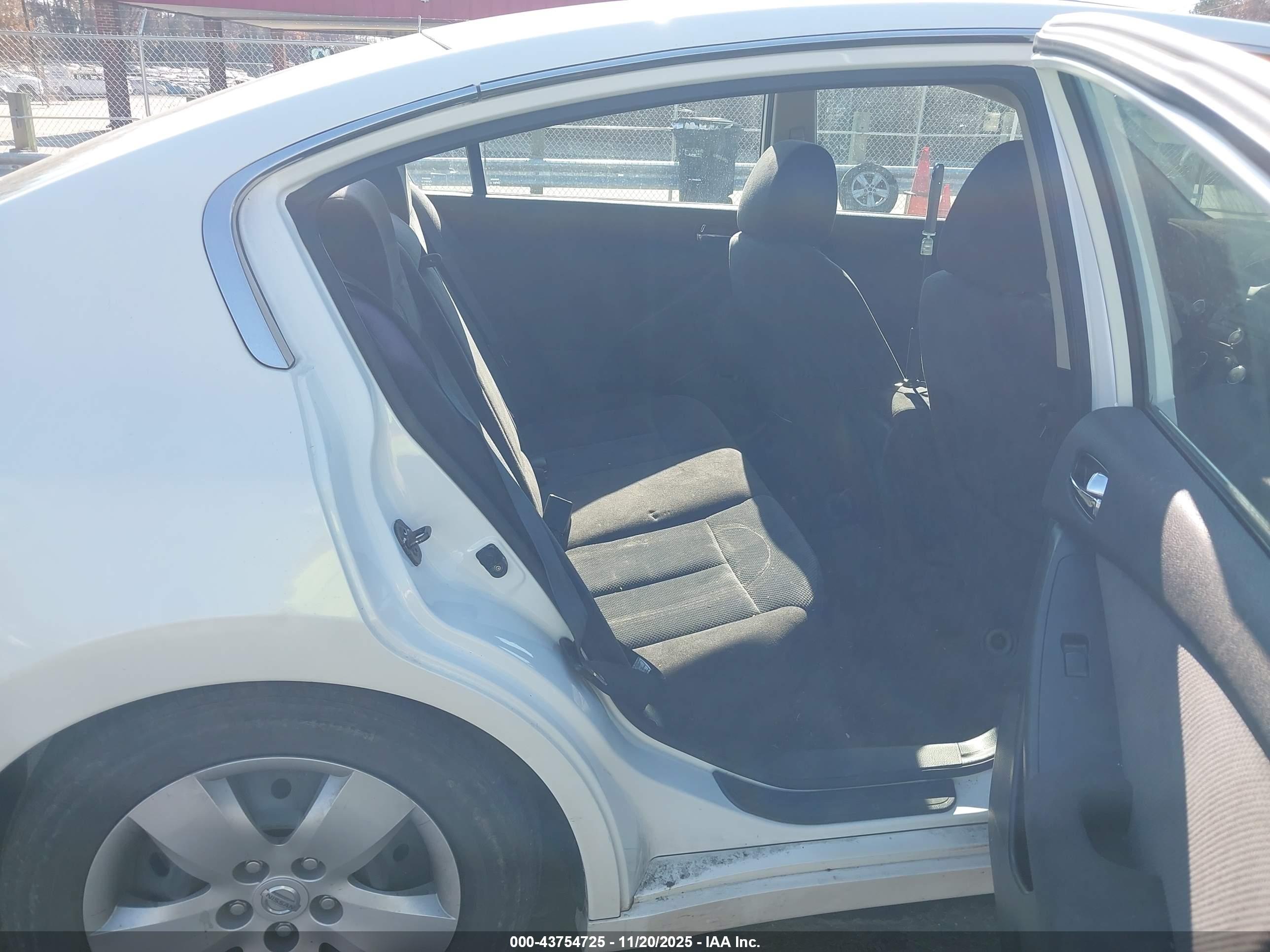 NISSAN ALTIMA image 8