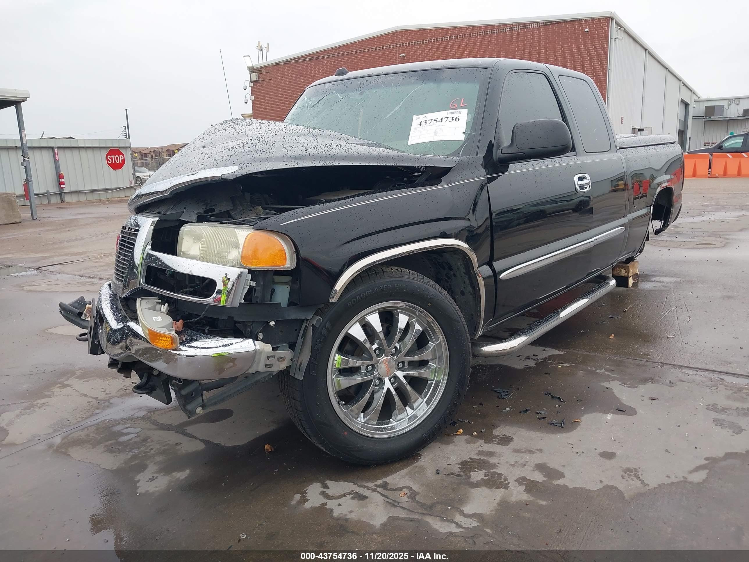 GMC SIERRA image 2